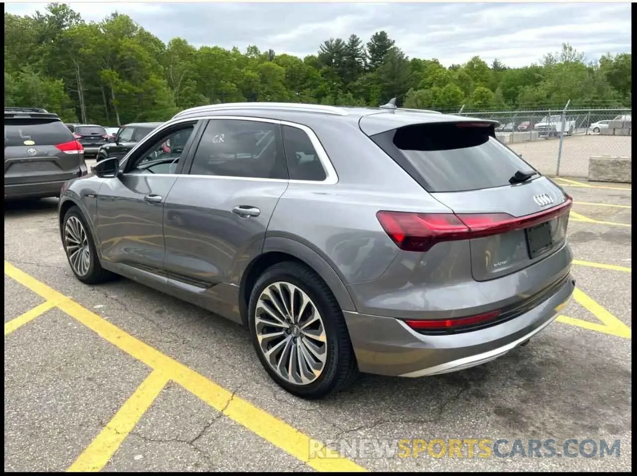 3 Фотография поврежденного автомобиля WA1VABGE0KB011XXX AUDI E-TRON 2019