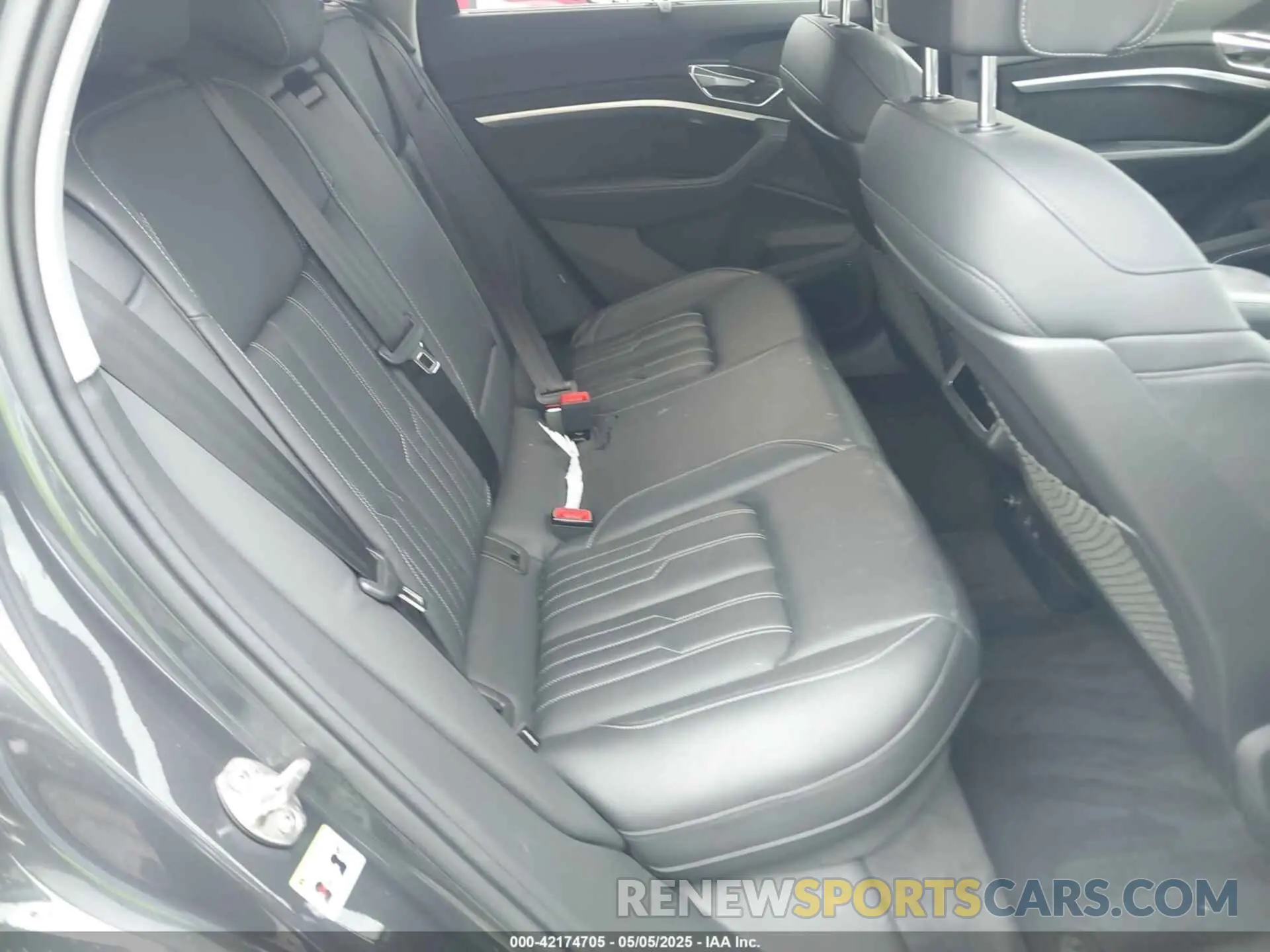 8 Фотография поврежденного автомобиля WA1VABGEXKB024680 AUDI E-TRON 2019