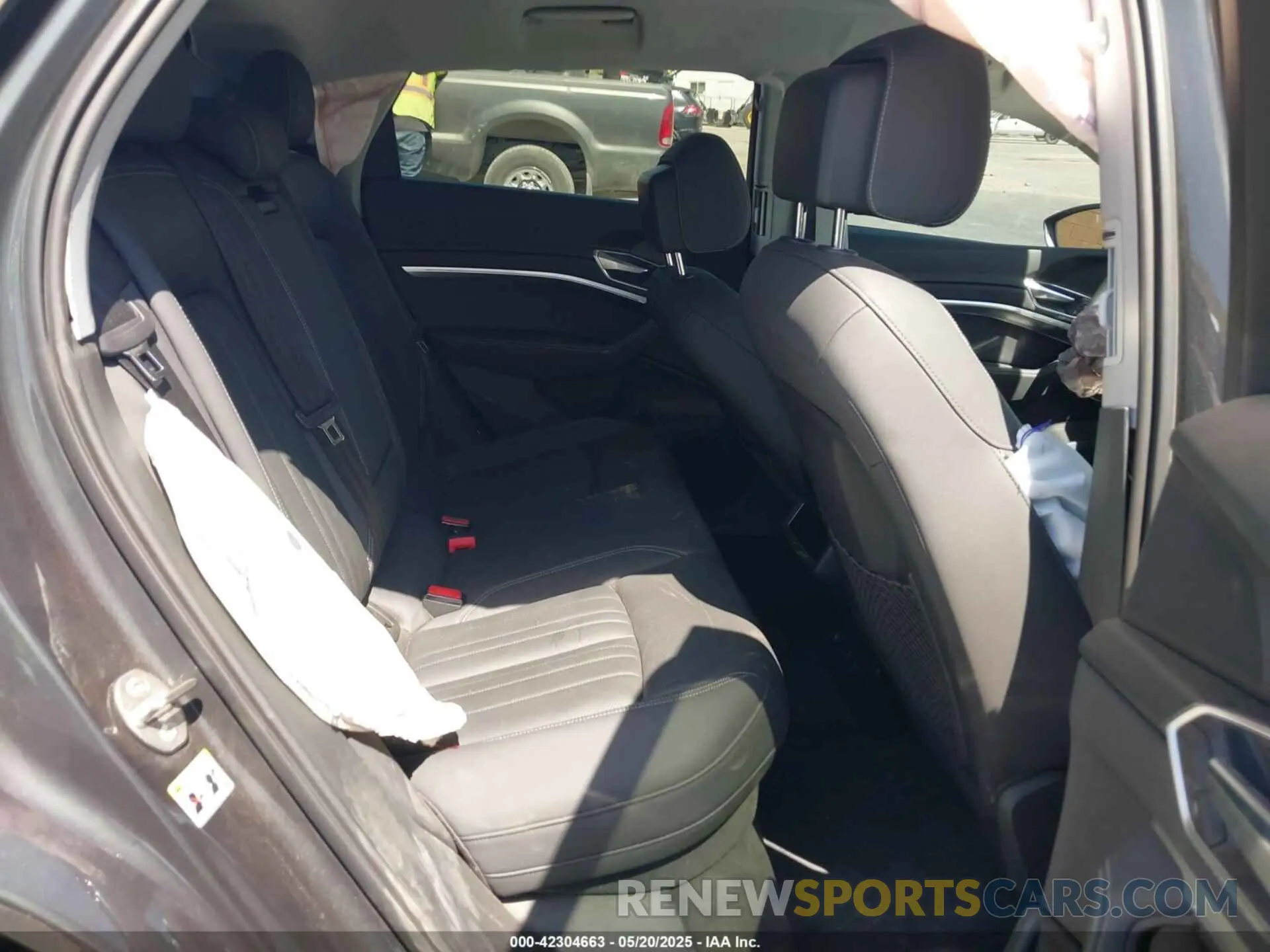 8 Photograph of a damaged car WA12ABGEXLB035392 AUDI E-TRON 2020