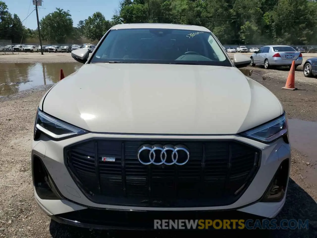 5 Photograph of a damaged car WA12AAGE3MB013620 AUDI E-TRON 2021