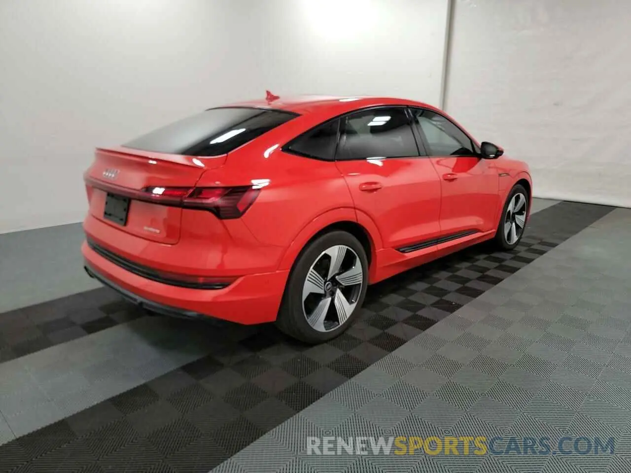 4 Фотография поврежденного автомобиля WA13AAGEXMB030421 AUDI E-TRON 2021