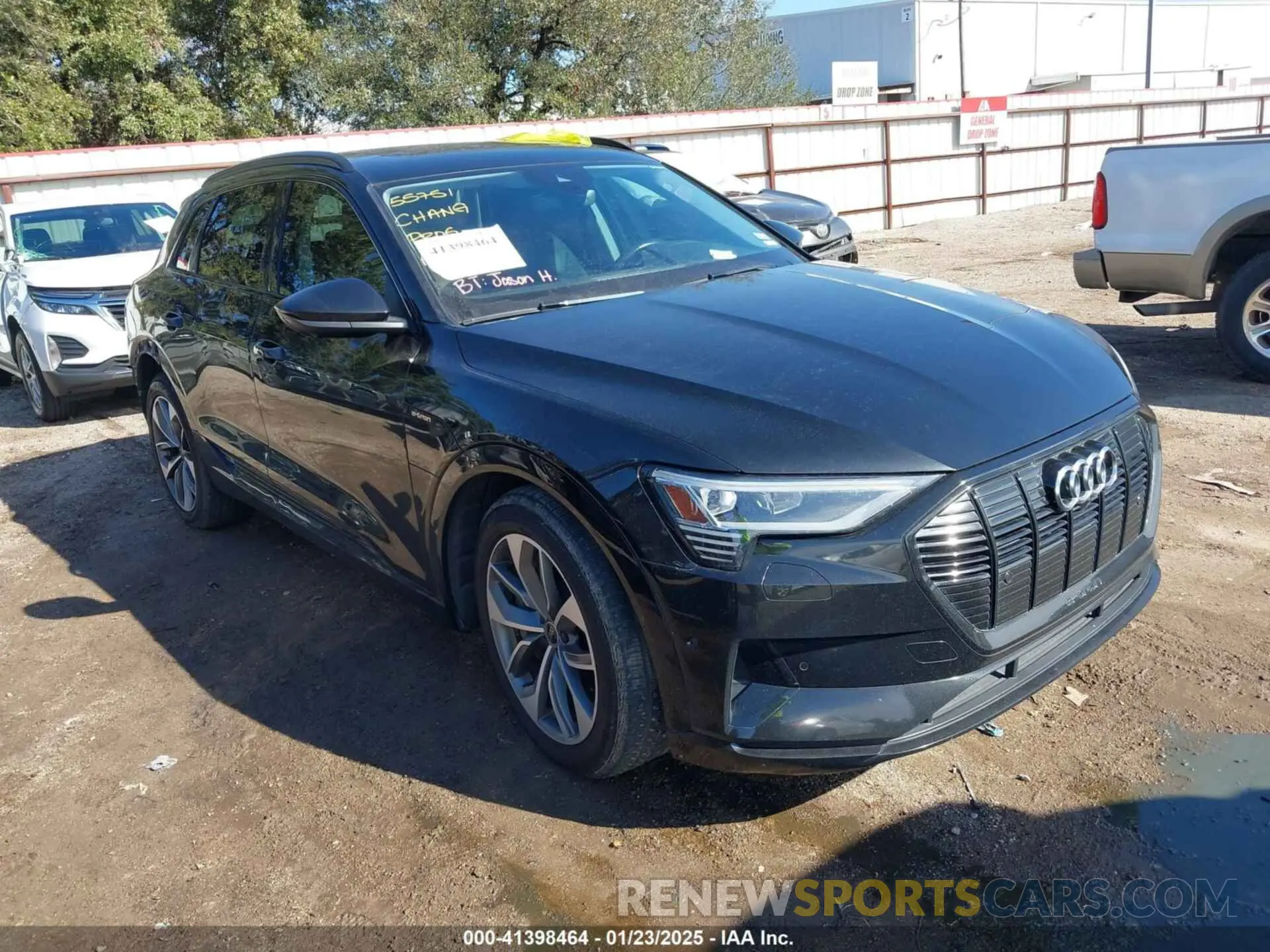 1 Фотография поврежденного автомобиля WA1LAAGE4MB010570 AUDI E-TRON 2021