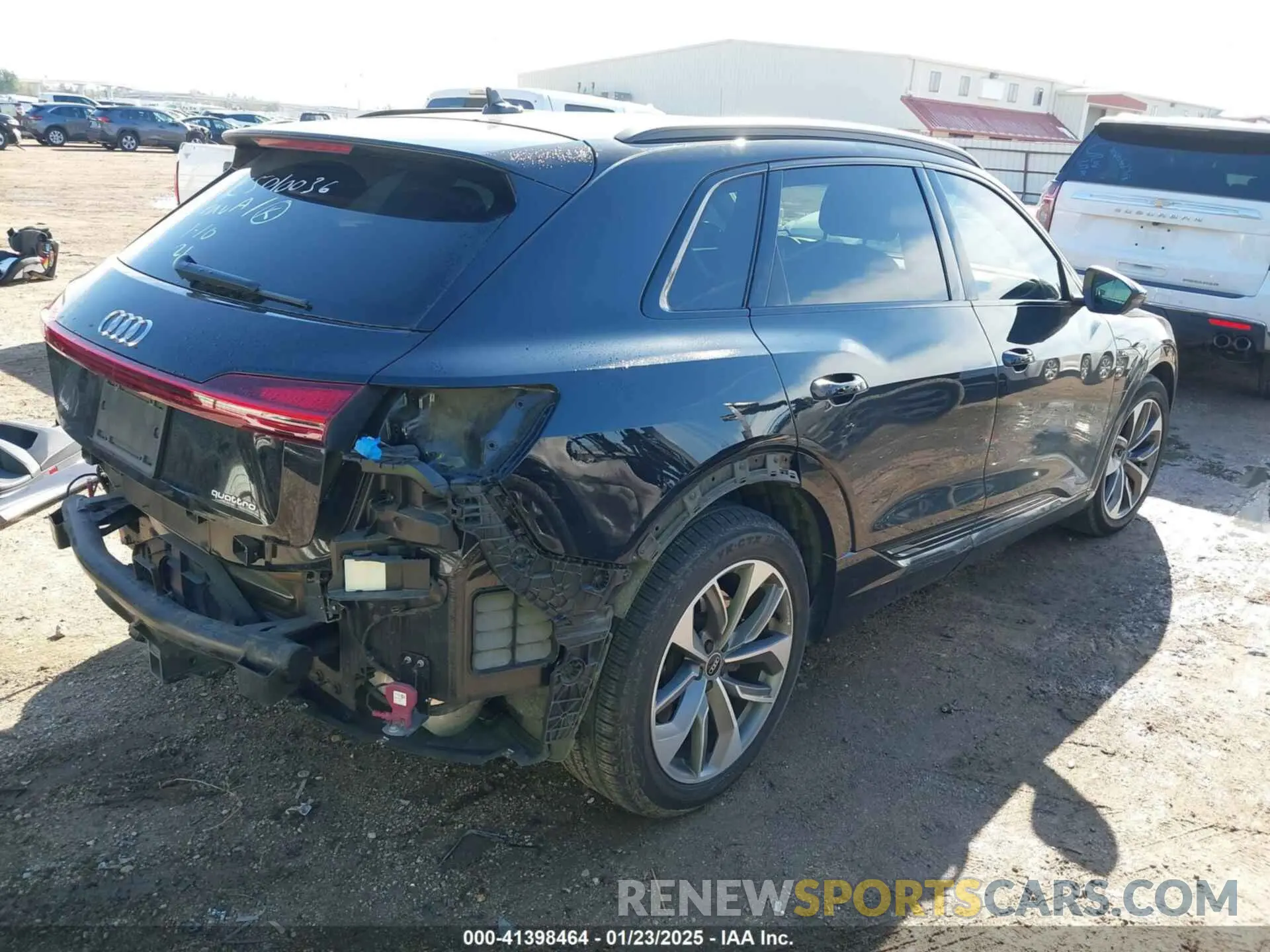 4 Фотография поврежденного автомобиля WA1LAAGE4MB010570 AUDI E-TRON 2021