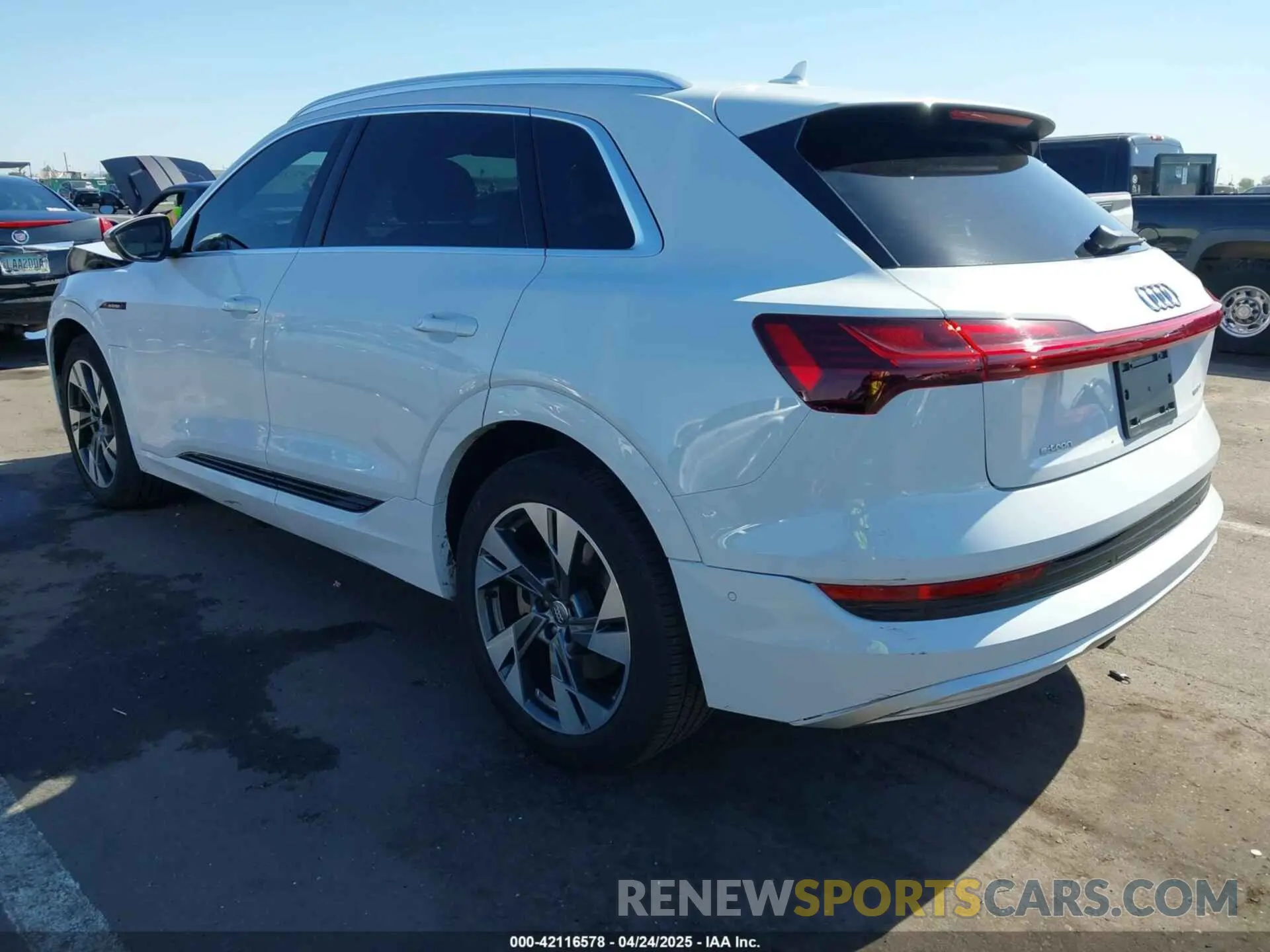 3 Фотография поврежденного автомобиля WA1LAAGE6MB002079 AUDI E-TRON 2021