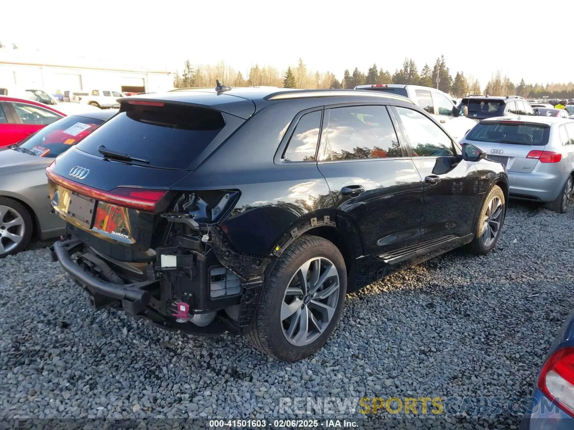 4 Фотография поврежденного автомобиля WA1LAAGE9MB002545 AUDI E-TRON 2021