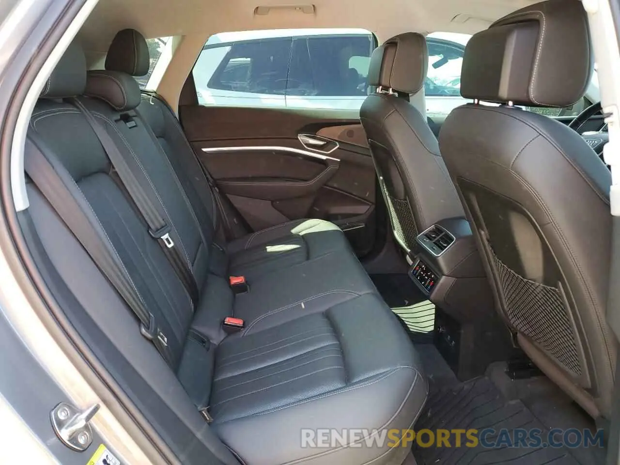 11 Photograph of a damaged car WA1LABGE0MB038775 AUDI E-TRON 2021