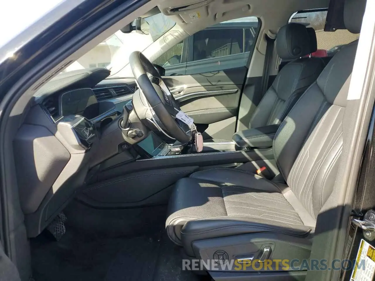 7 Photograph of a damaged car WA1VAAGE3MB020015 AUDI E-TRON 2021