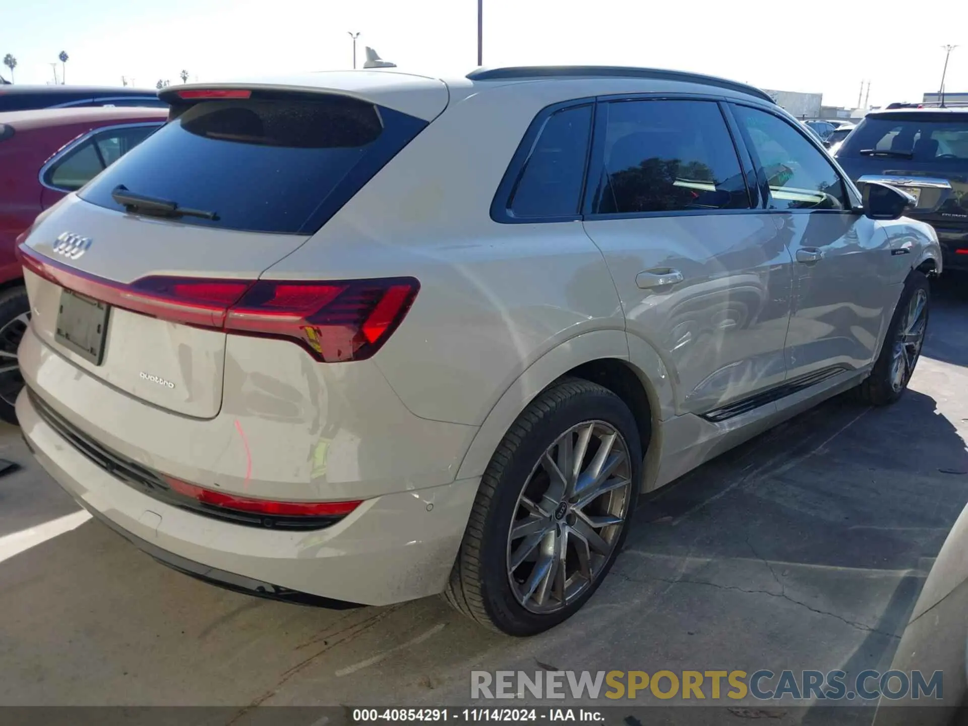 4 Фотография поврежденного автомобиля WA1VAAGE8MB014744 AUDI E-TRON 2021