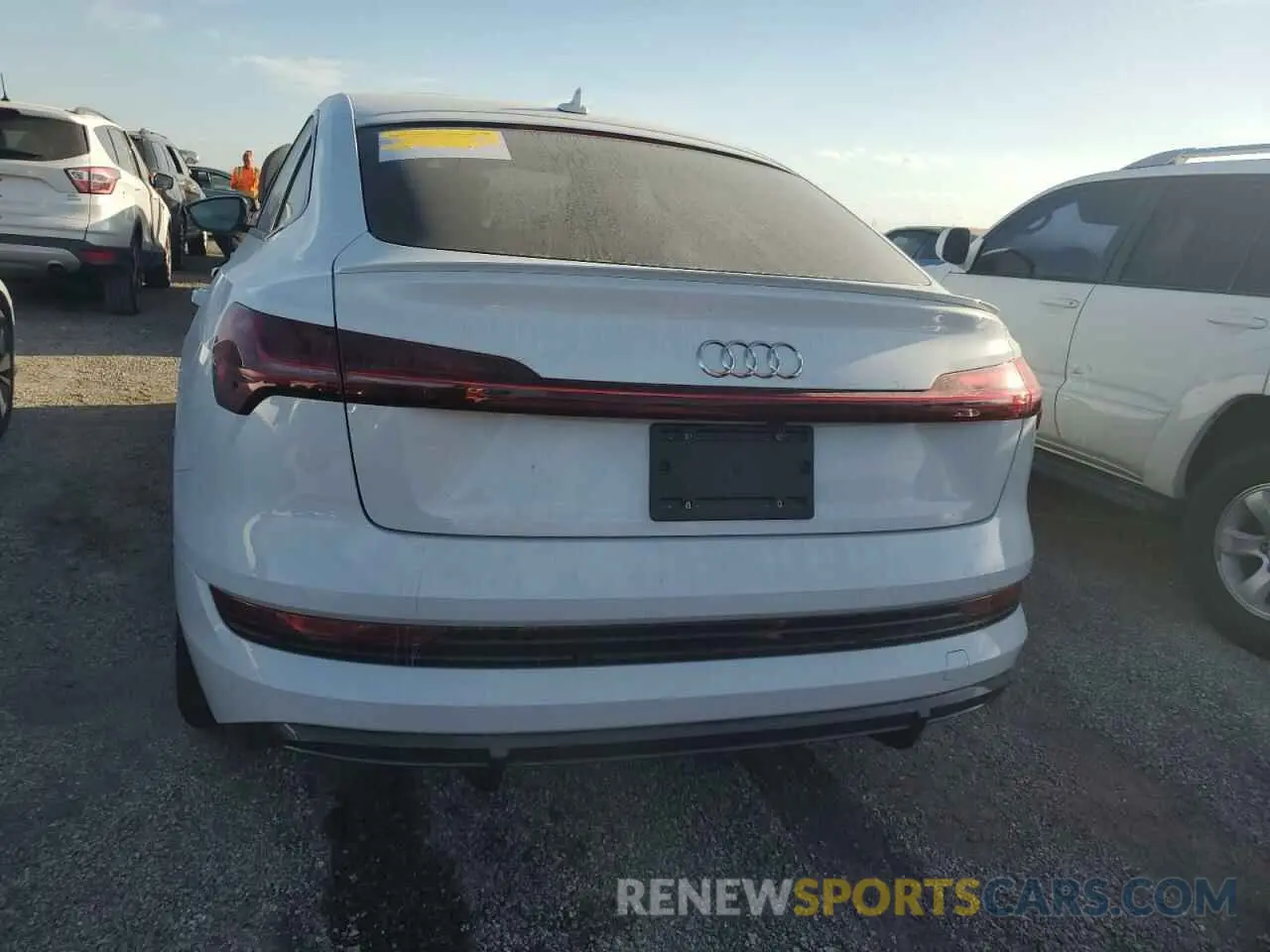 6 Photograph of a damaged car WA11AAGE9NB028216 AUDI E-TRON 2022