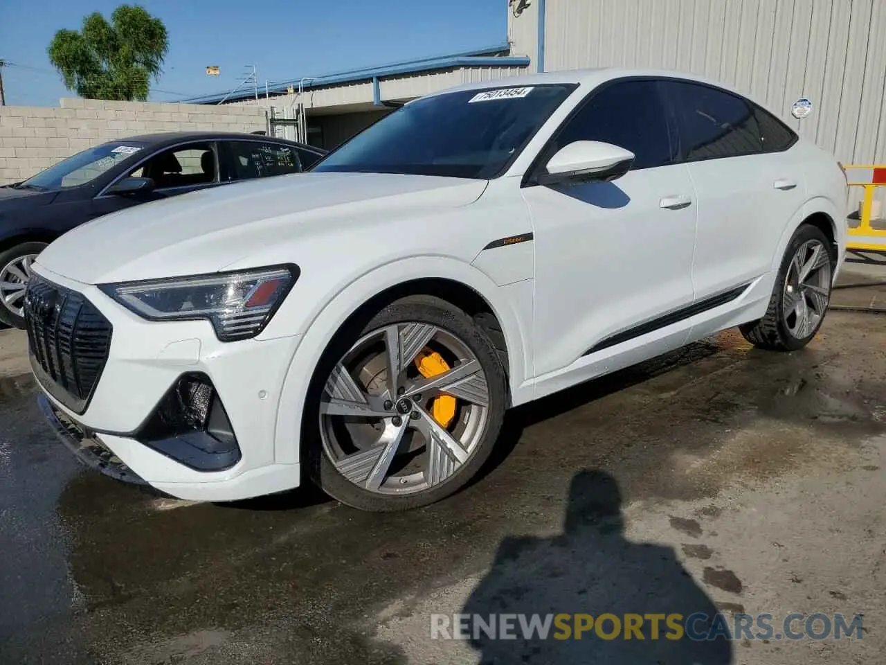 1 Photograph of a damaged car WA13AAGE2NB044248 AUDI E-TRON 2022