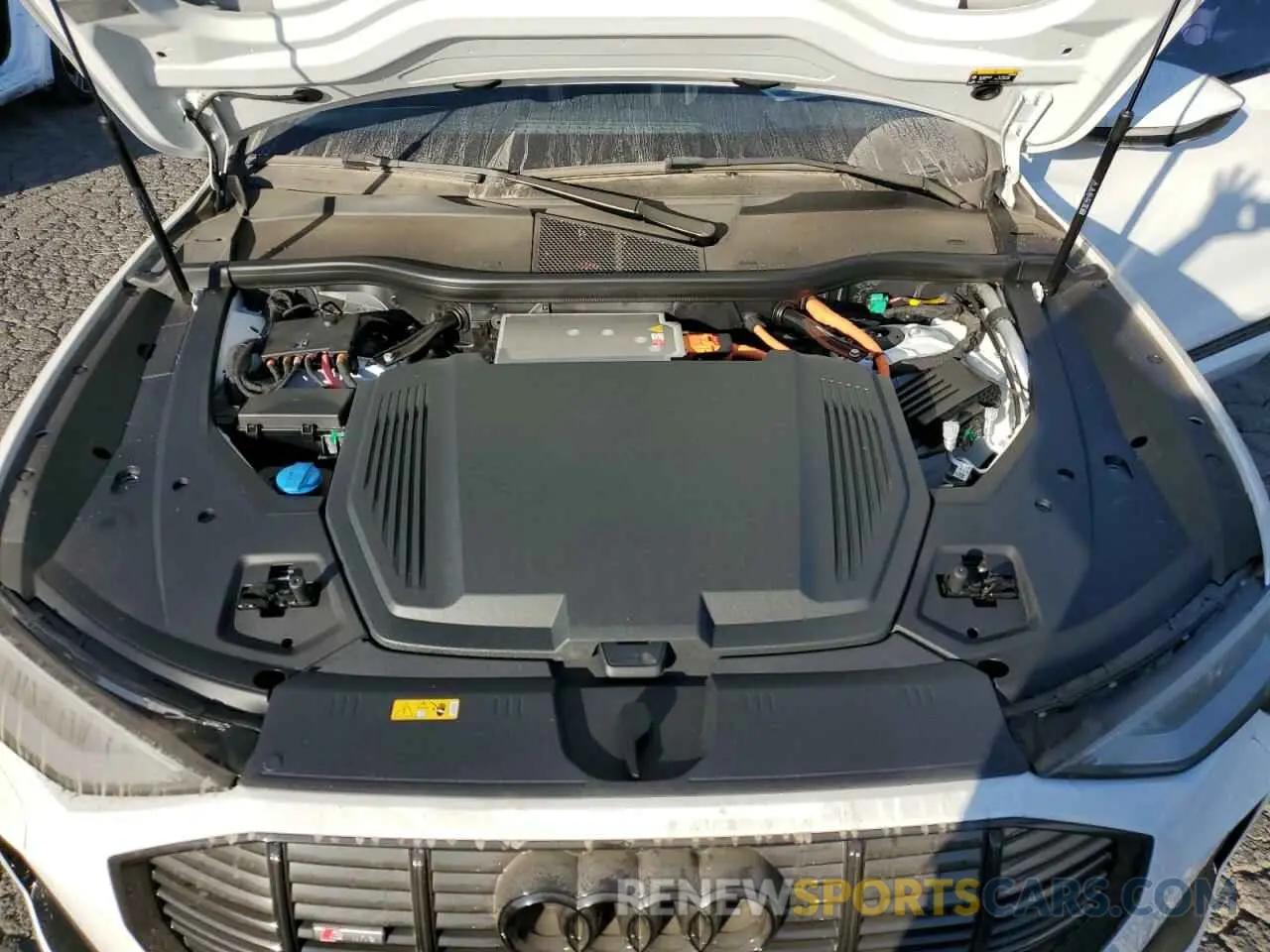 11 Photograph of a damaged car WA13AAGE2NB044248 AUDI E-TRON 2022