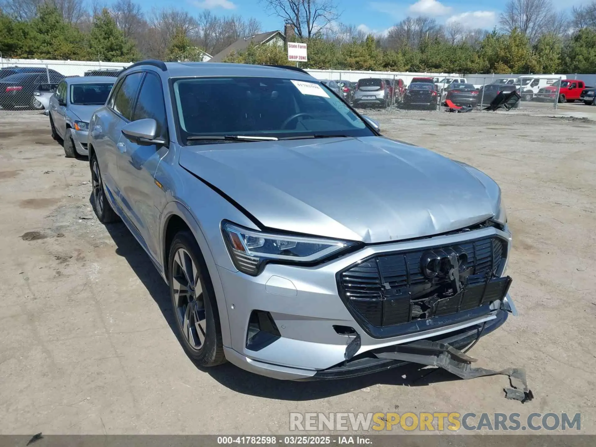 1 Фотография поврежденного автомобиля WA1AAAGEXNB047650 AUDI E-TRON 2022