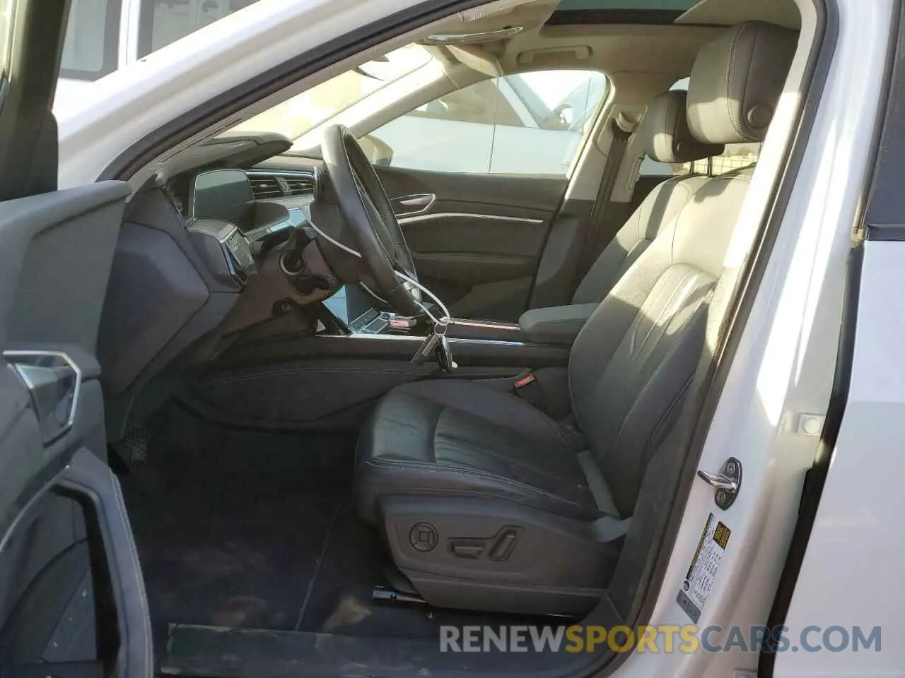7 Фотография поврежденного автомобиля WA1AABGE3NB007271 AUDI E-TRON 2022