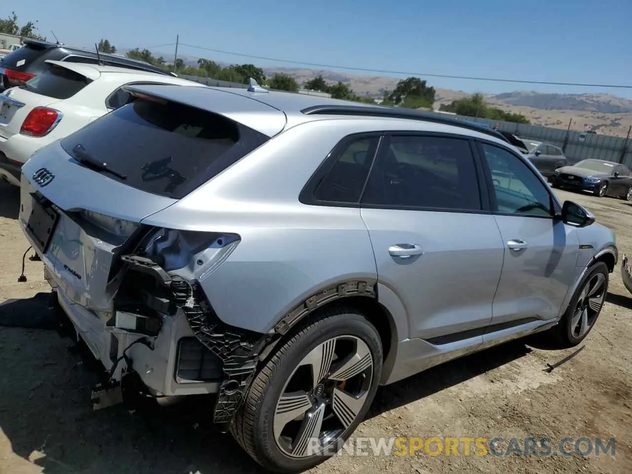 3 Фотография поврежденного автомобиля WA1LAAGE1NB046721 AUDI E-TRON 2022