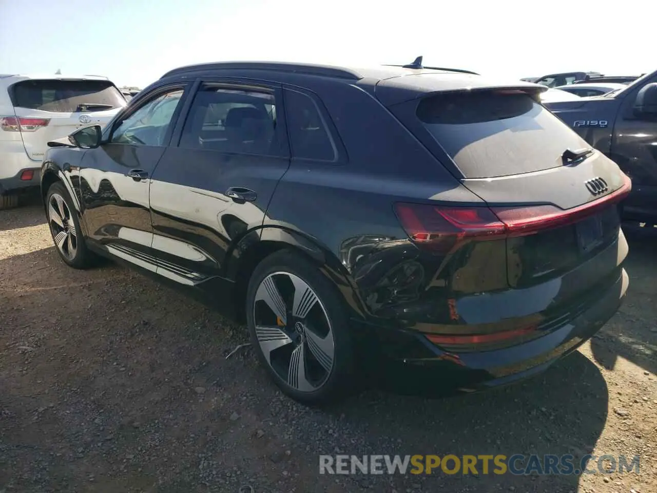 2 Фотография поврежденного автомобиля WA1LAAGE4NB008318 AUDI E-TRON 2022