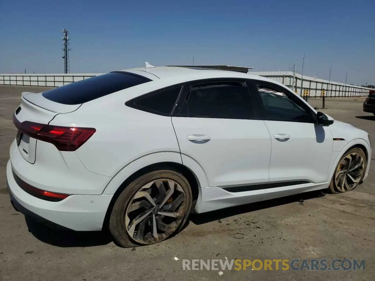 3 Фотография поврежденного автомобиля WA12AAGE4PB025635 AUDI E-TRON 2023