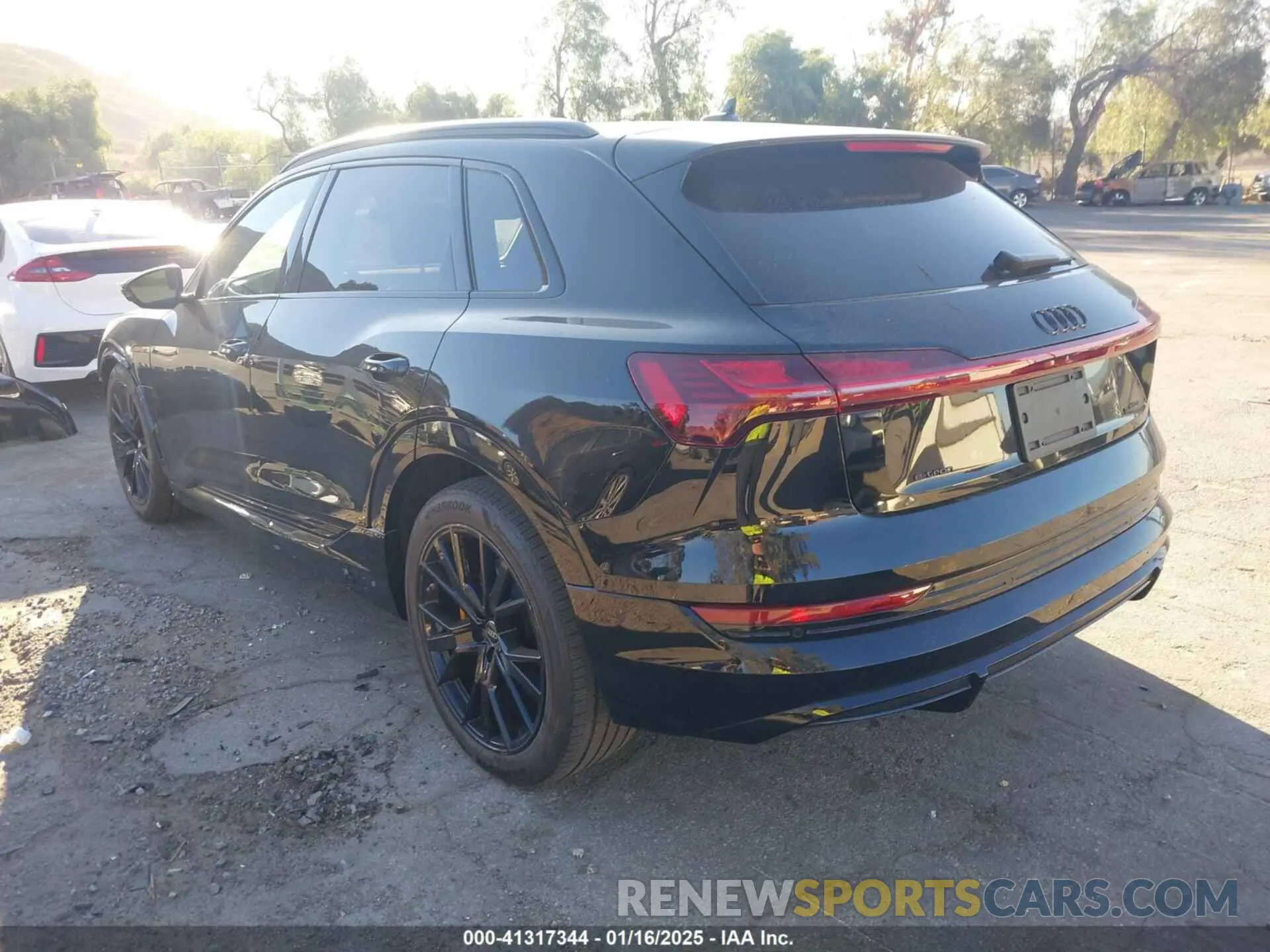 3 Фотография поврежденного автомобиля WA1VABGE7PB007536 AUDI E-TRON 2023