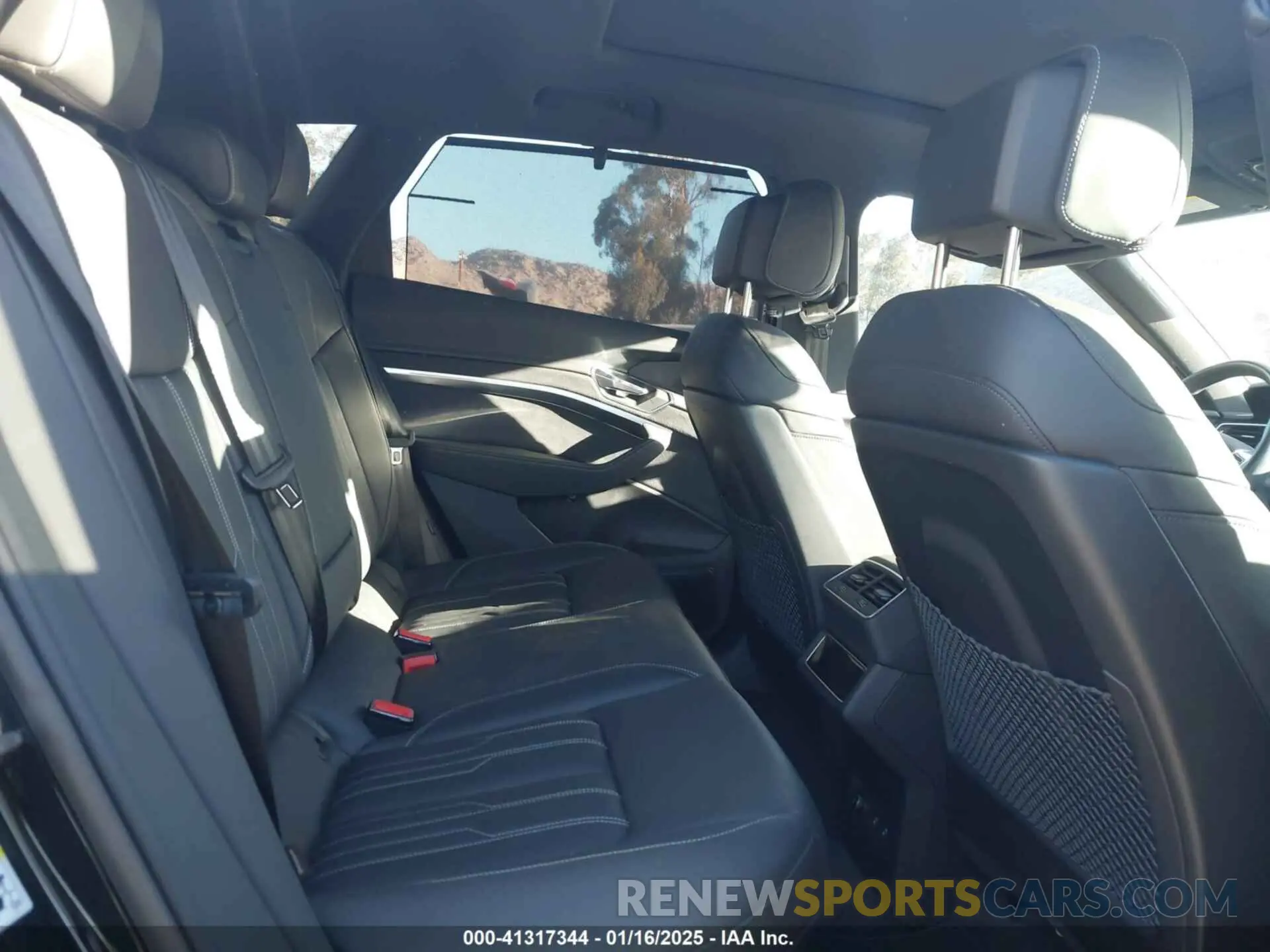 8 Фотография поврежденного автомобиля WA1VABGE7PB007536 AUDI E-TRON 2023