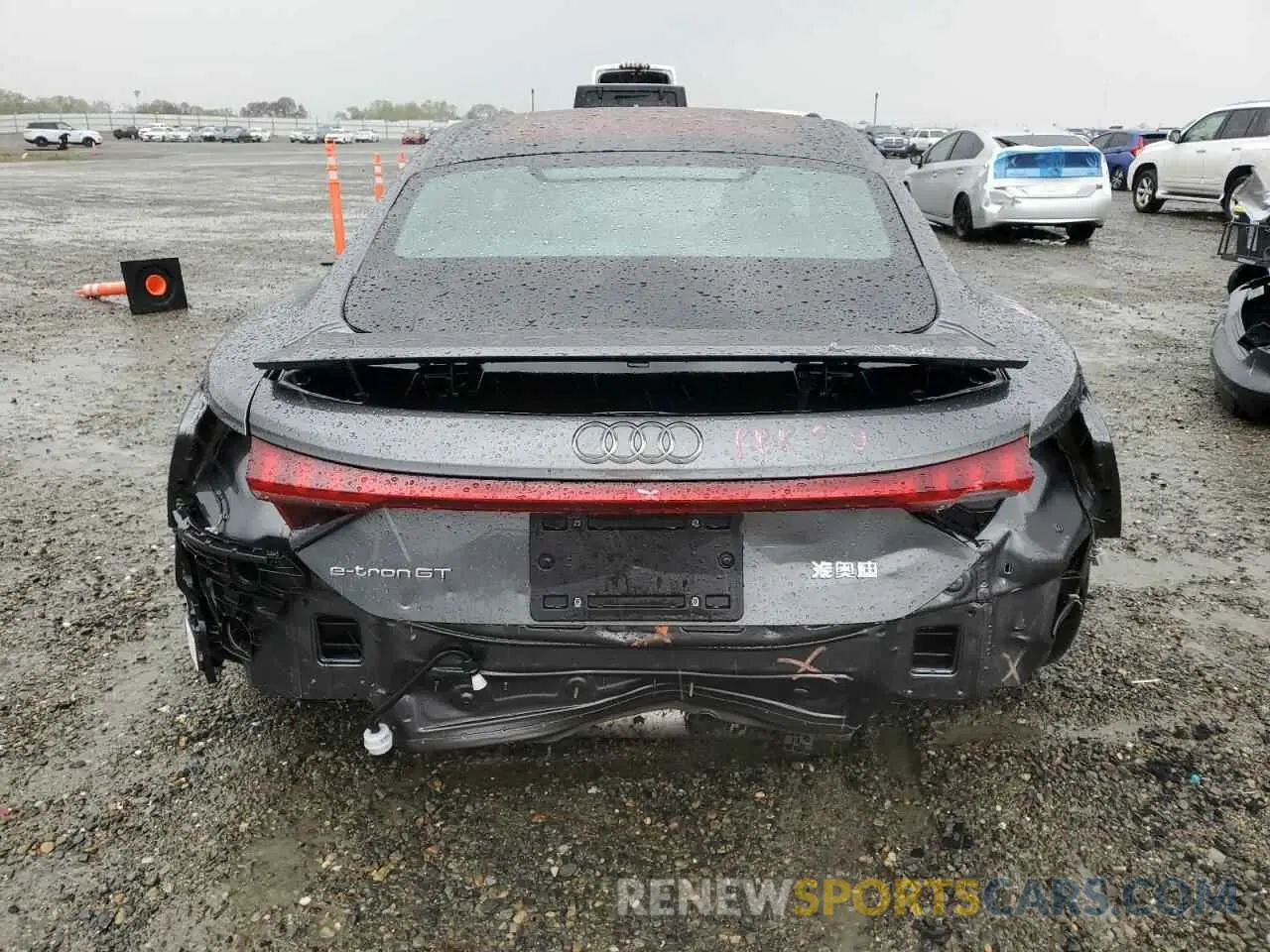 6 Фотография поврежденного автомобиля WAUEJBFW6N7000932 AUDI E-TRON GT 2022