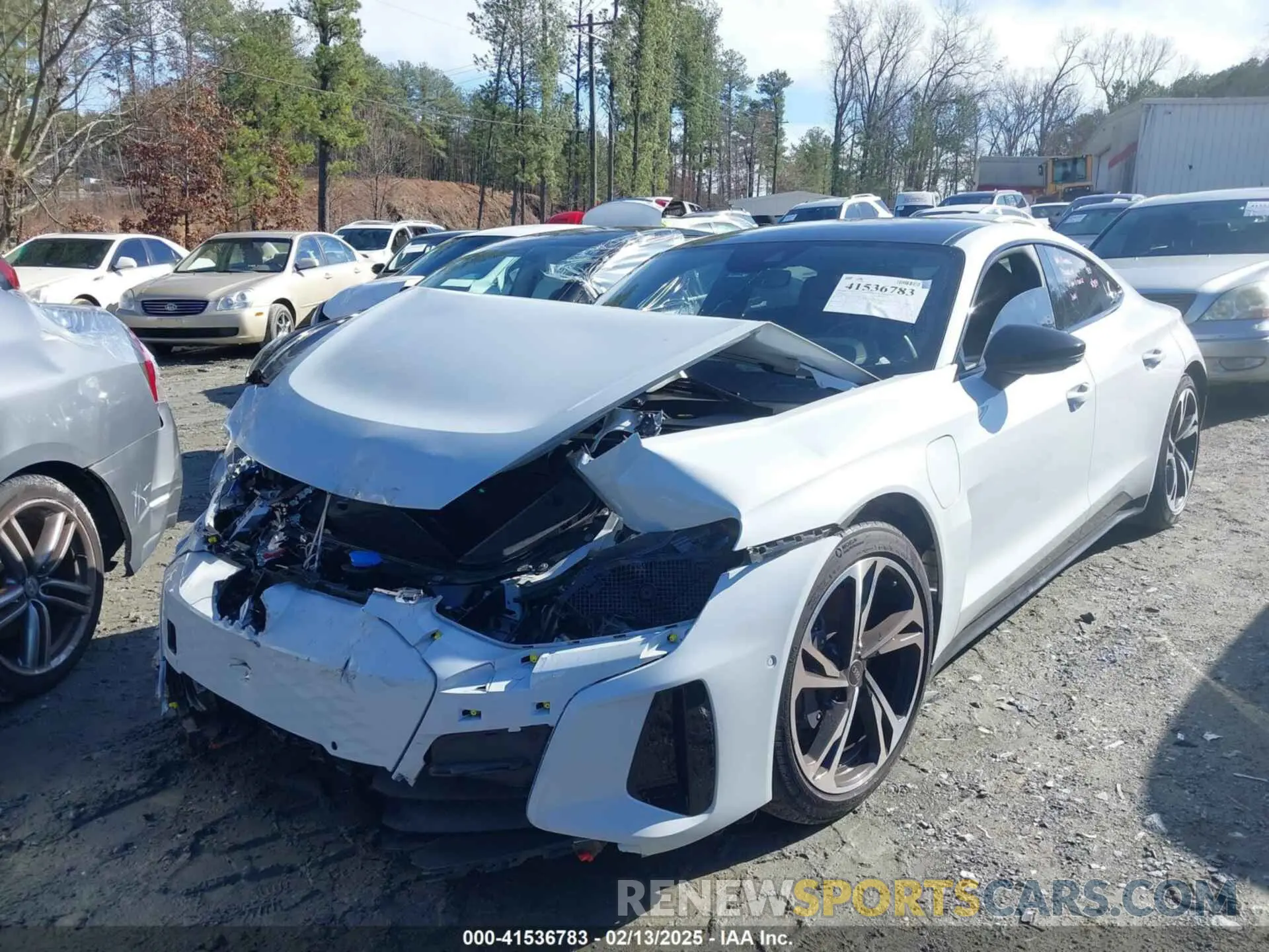 2 Фотография поврежденного автомобиля WAUEJBFWXN7009696 AUDI E-TRON GT 2022