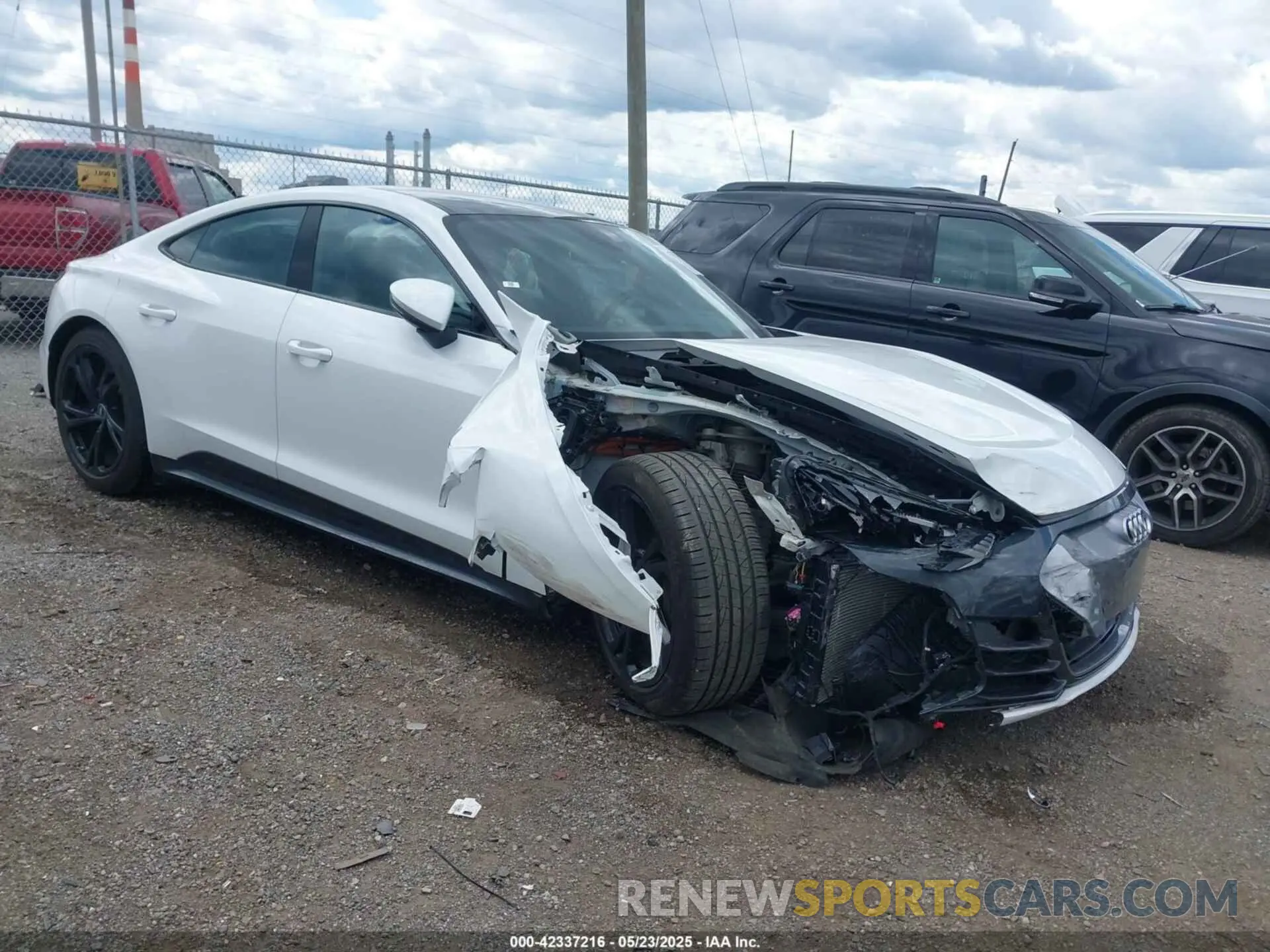 1 Photograph of a damaged car WAUFJBFW2N7005288 AUDI E-TRON GT 2022