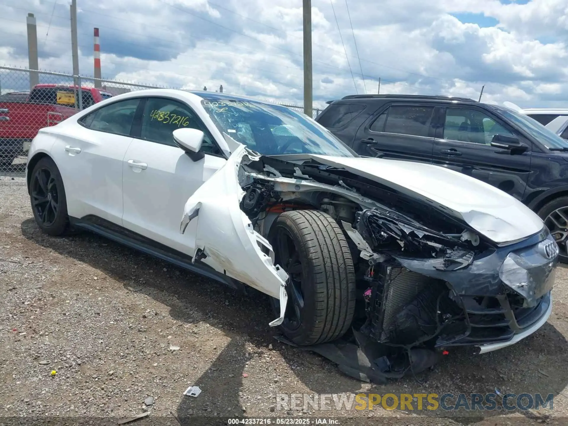 6 Photograph of a damaged car WAUFJBFW2N7005288 AUDI E-TRON GT 2022