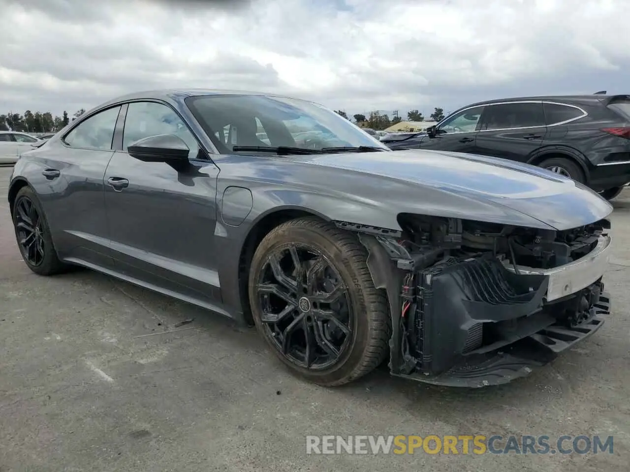 4 Photograph of a damaged car WAUFJBFW3N7010368 AUDI E-TRON GT 2022