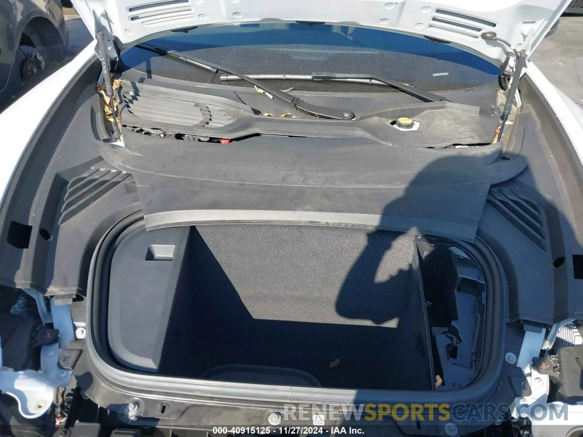 10 Photograph of a damaged car WAUDJBFW5P7002217 AUDI E-TRON GT 2023