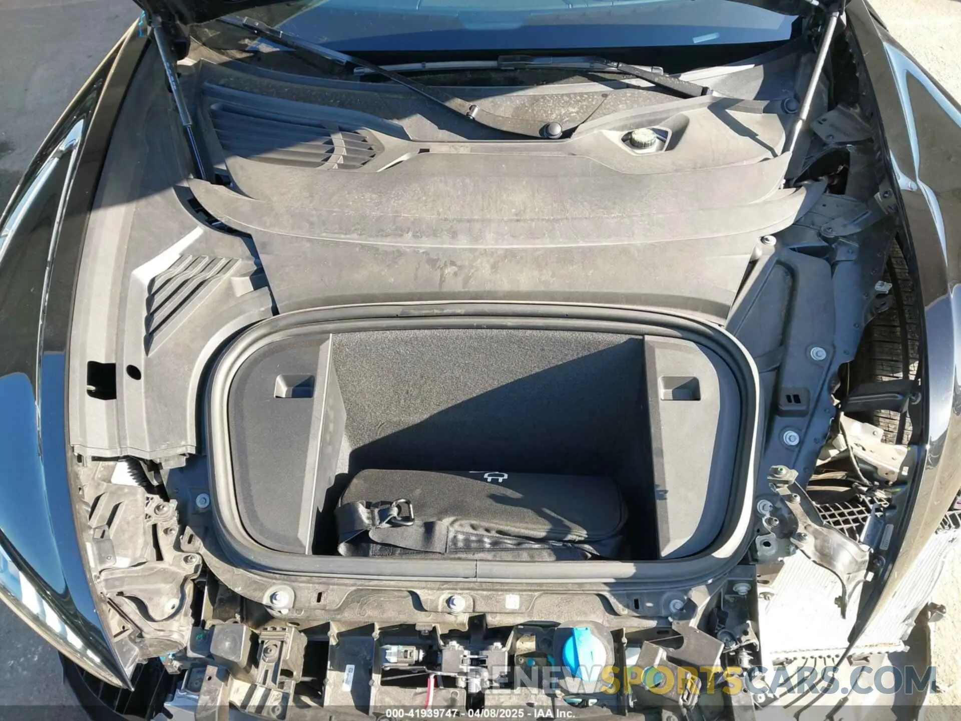 10 Photograph of a damaged car WAUFJBFW3P7002905 AUDI E-TRON GT 2023