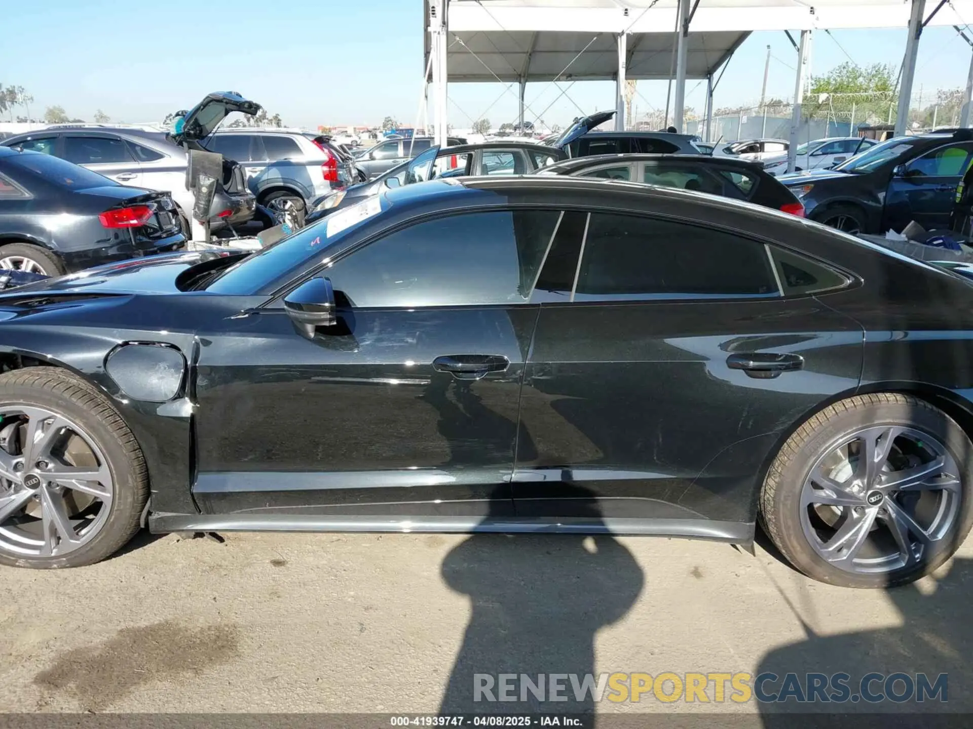 15 Photograph of a damaged car WAUFJBFW3P7002905 AUDI E-TRON GT 2023