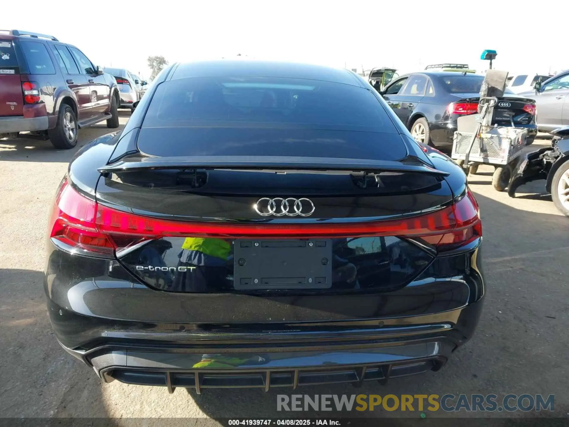 17 Photograph of a damaged car WAUFJBFW3P7002905 AUDI E-TRON GT 2023