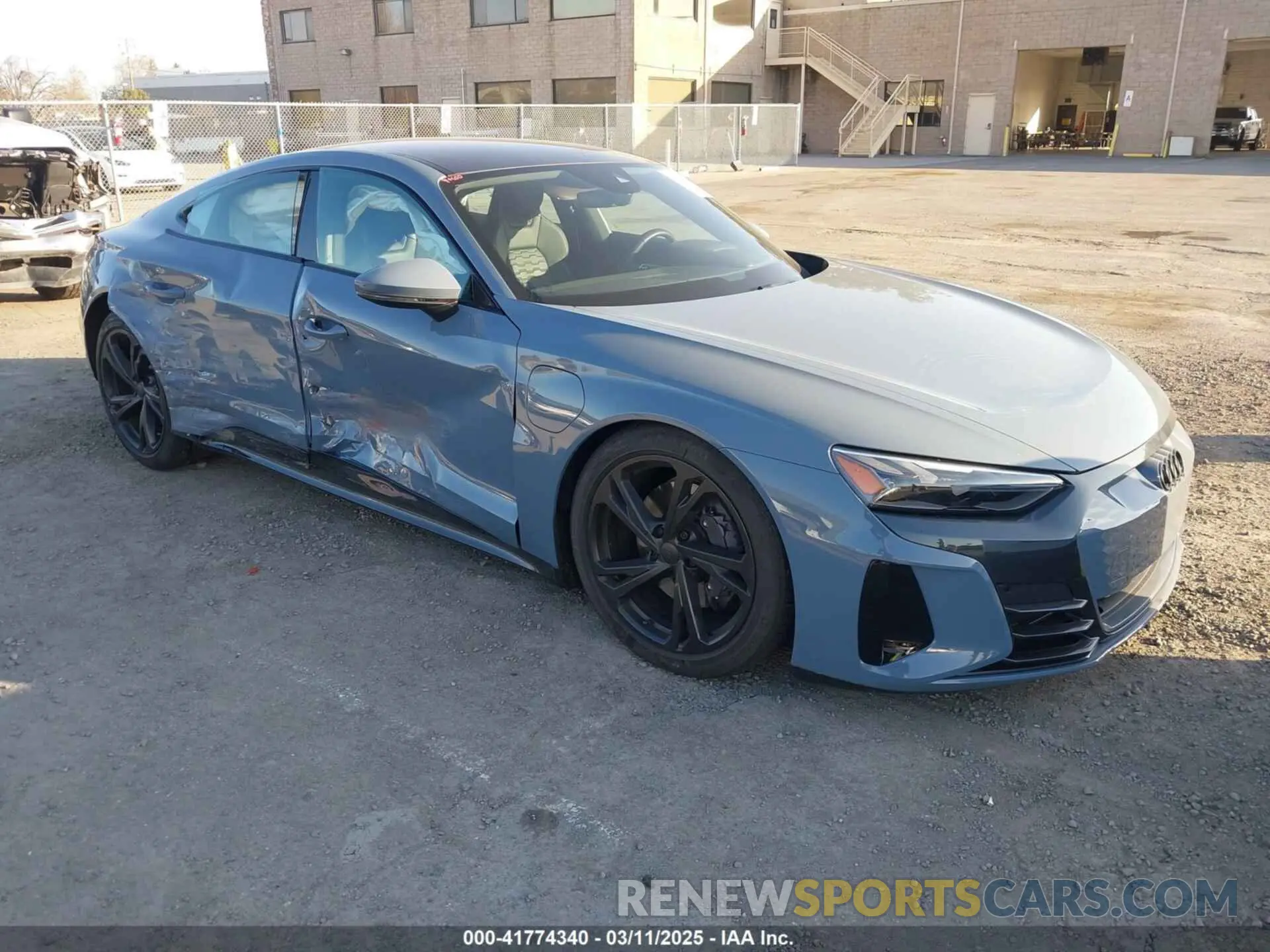 1 Фотография поврежденного автомобиля WAUFJBFW3P7006811 AUDI E-TRON GT 2023