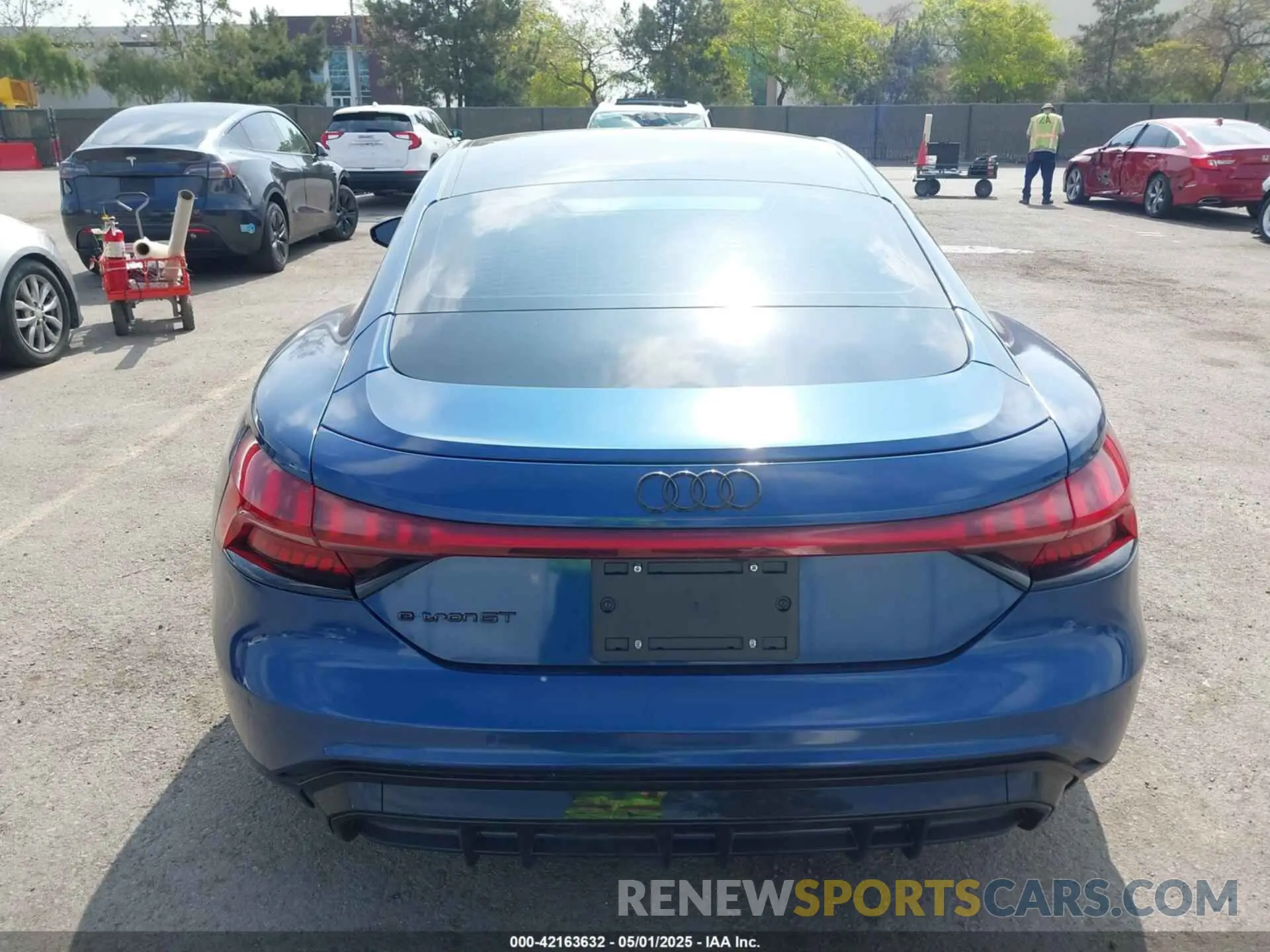 16 Photograph of a damaged car WAUCJBFW4R7003230 AUDI E-TRON GT 2024
