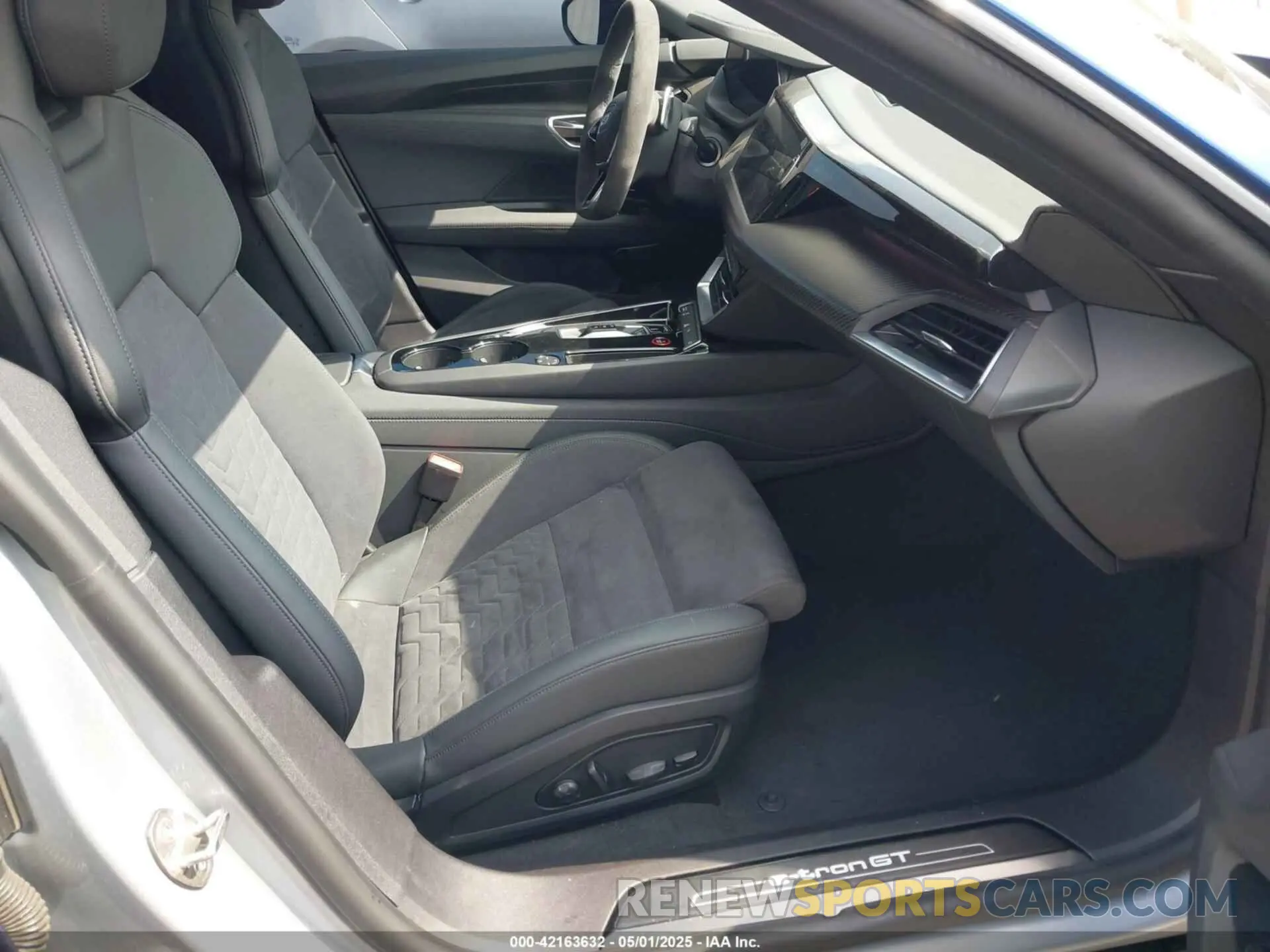 5 Photograph of a damaged car WAUCJBFW4R7003230 AUDI E-TRON GT 2024