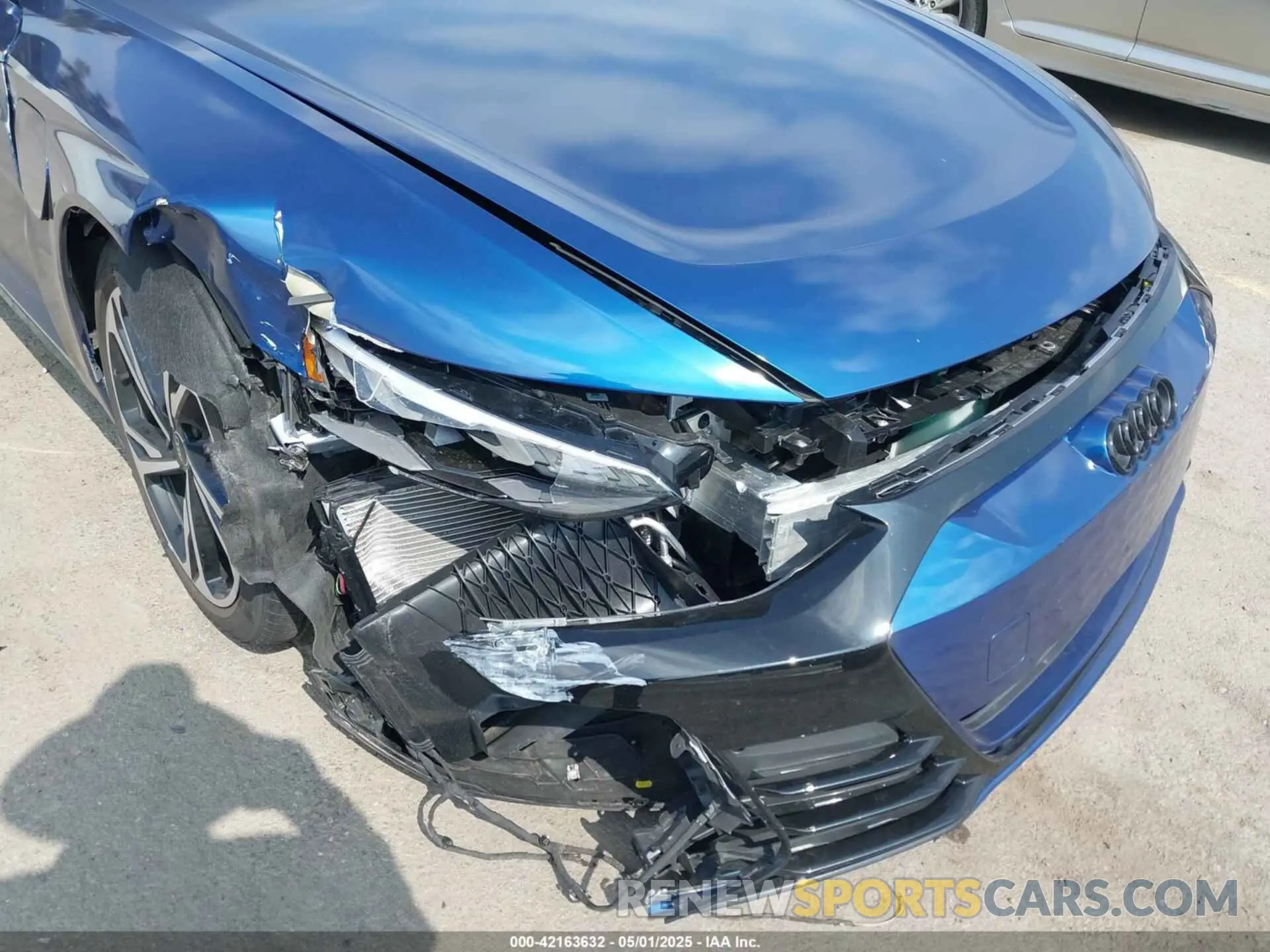 6 Photograph of a damaged car WAUCJBFW4R7003230 AUDI E-TRON GT 2024