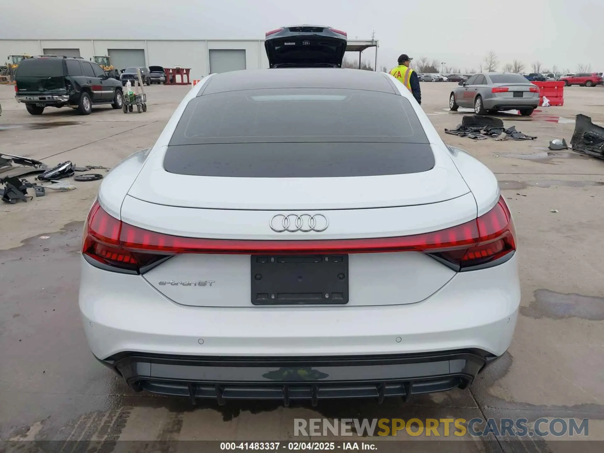 17 Фотография поврежденного автомобиля WAUFJBFW1R7000993 AUDI E-TRON GT 2024