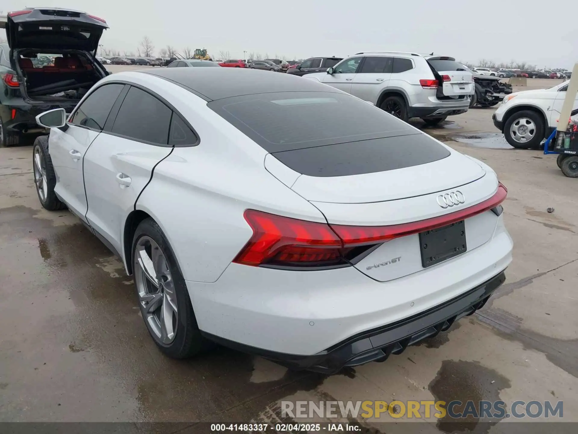 3 Фотография поврежденного автомобиля WAUFJBFW1R7000993 AUDI E-TRON GT 2024