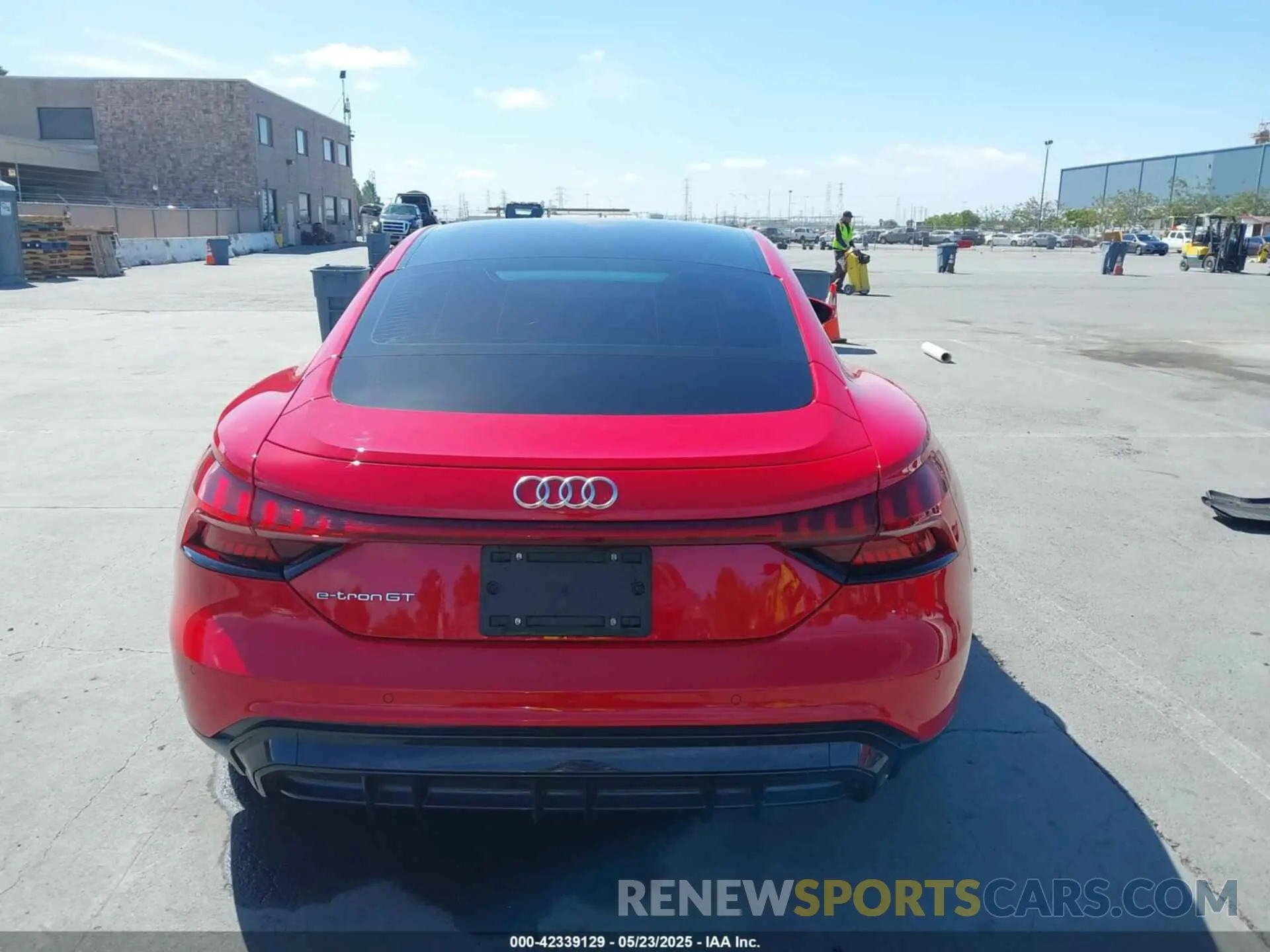 16 Фотография поврежденного автомобиля WAUFJBFW2R7000954 AUDI E-TRON GT 2024