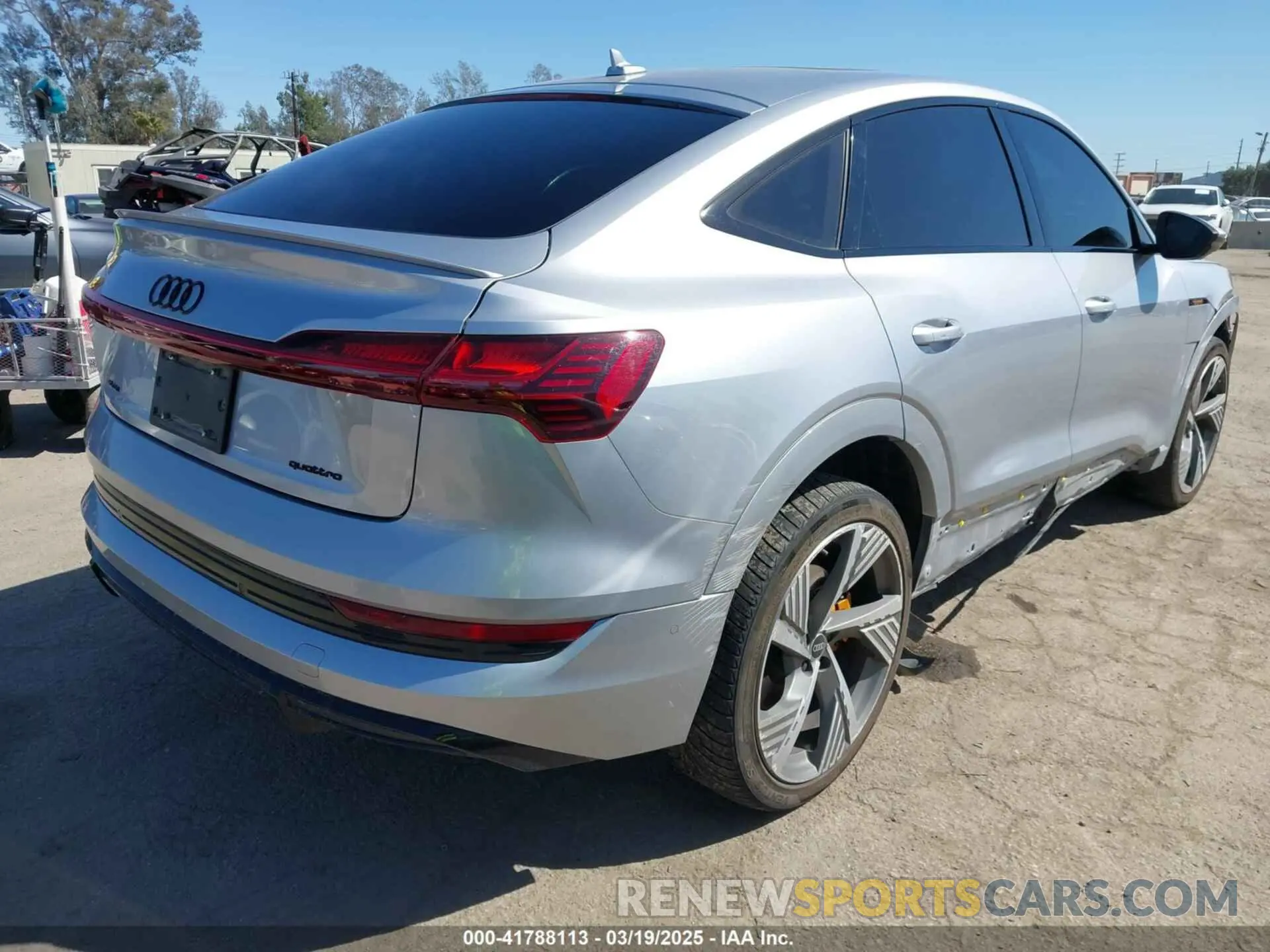 4 Photograph of a damaged car WA13AAGE3NB037647 AUDI E-TRON SPORTBACK 2022