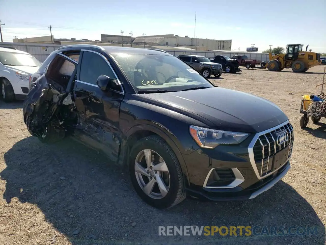 1 Фотография поврежденного автомобиля WA1AECF30K1083011 AUDI Q3 2019
