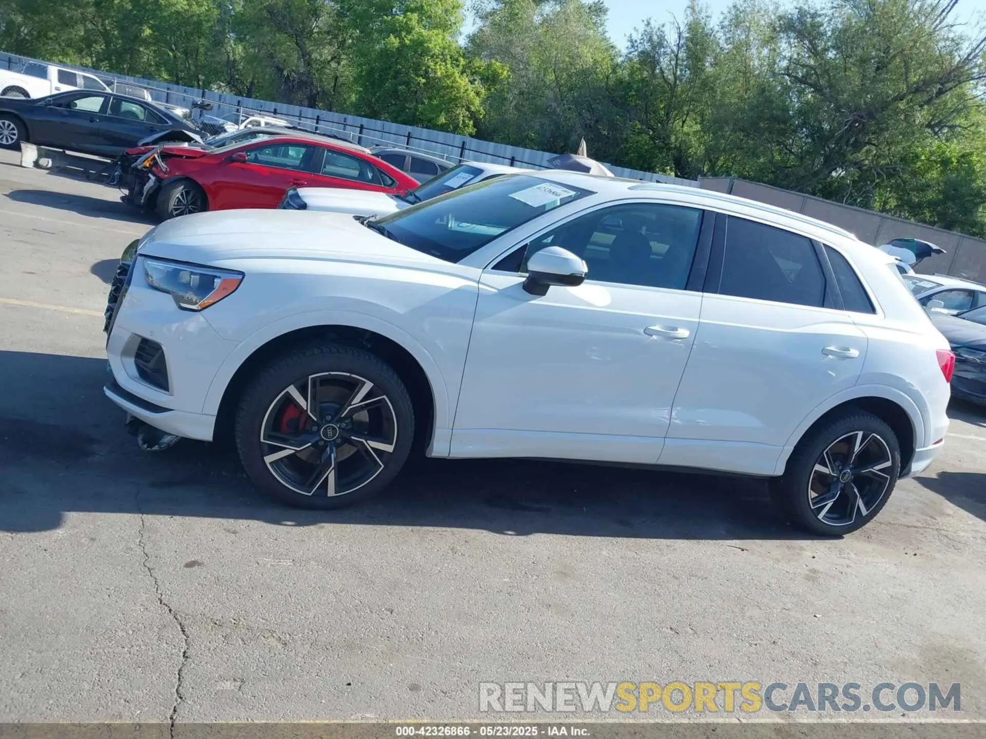 14 Photograph of a damaged car WA1AECF32K1072625 AUDI Q3 2019