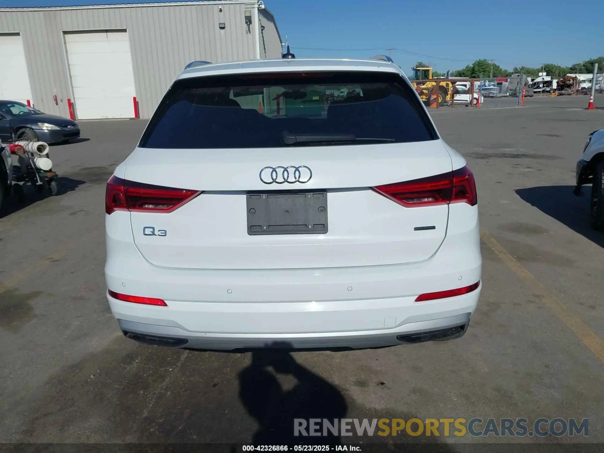 16 Photograph of a damaged car WA1AECF32K1072625 AUDI Q3 2019
