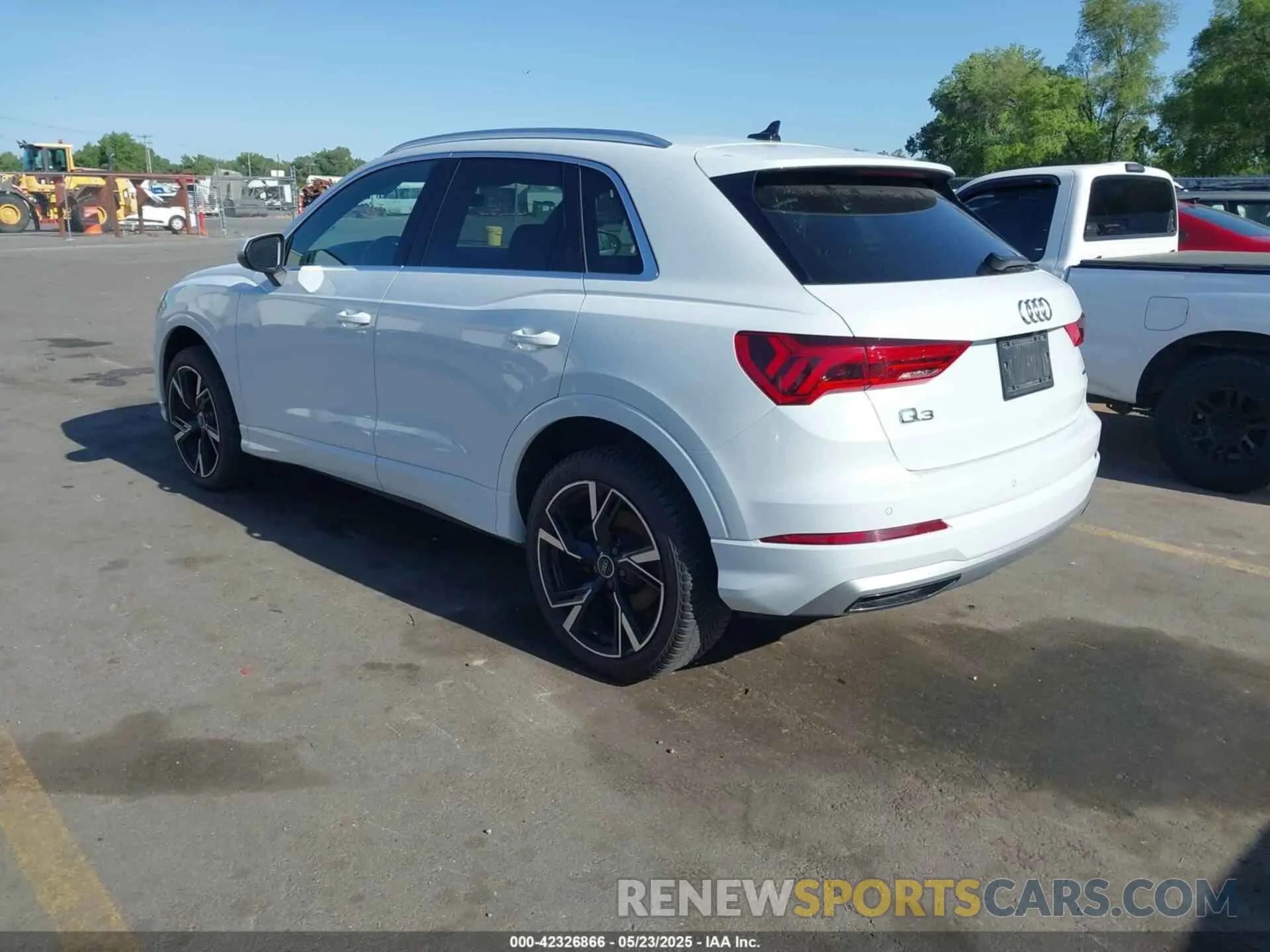 3 Photograph of a damaged car WA1AECF32K1072625 AUDI Q3 2019