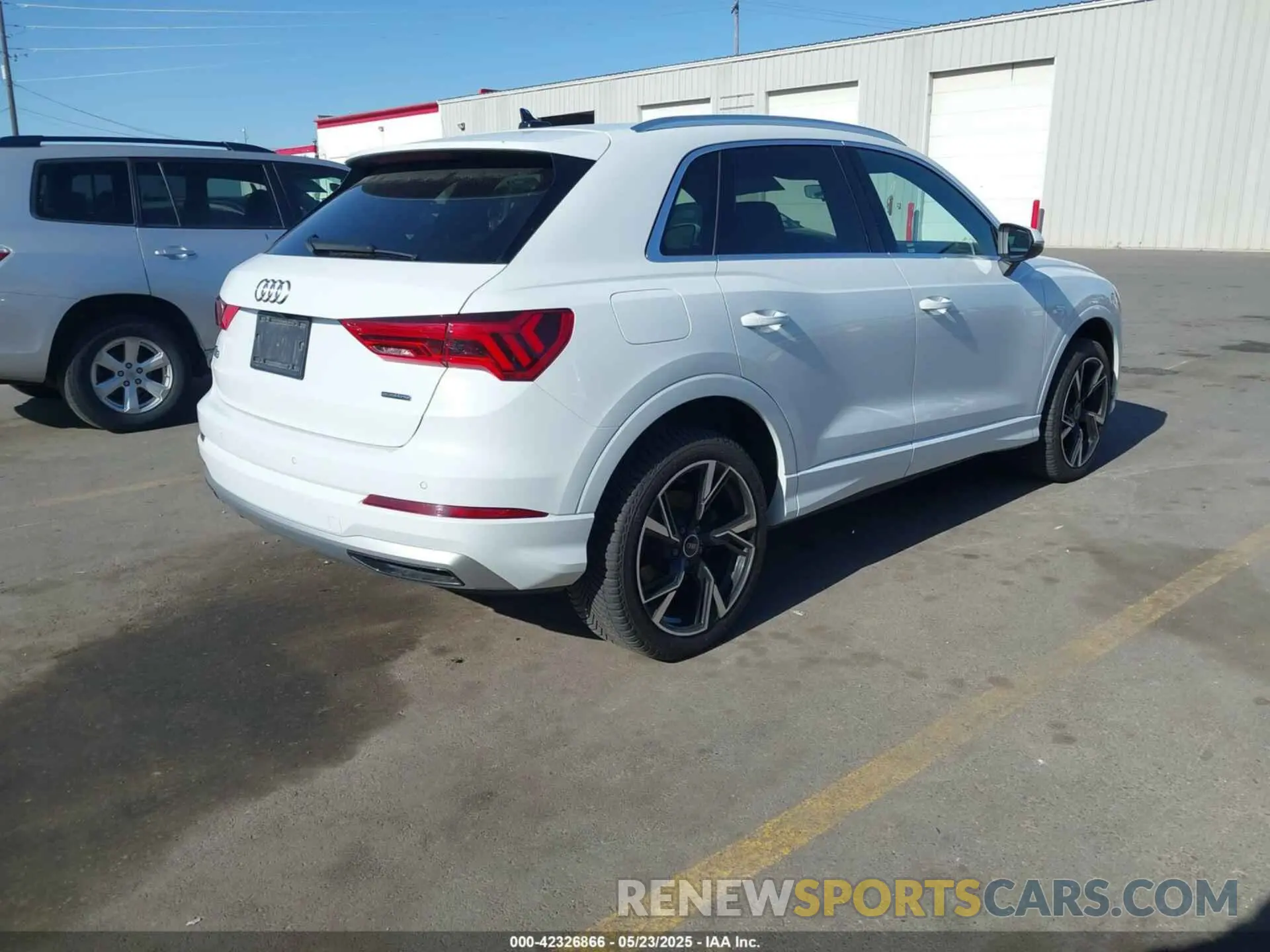 4 Photograph of a damaged car WA1AECF32K1072625 AUDI Q3 2019
