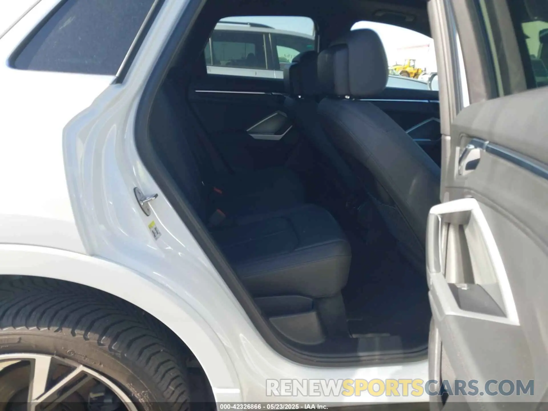 8 Photograph of a damaged car WA1AECF32K1072625 AUDI Q3 2019