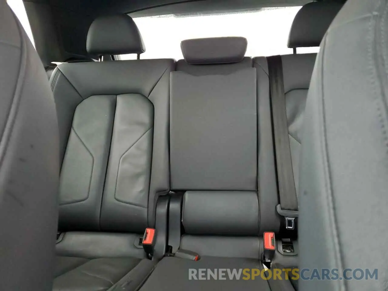 10 Photograph of a damaged car WA1AECF32K1073242 AUDI Q3 2019