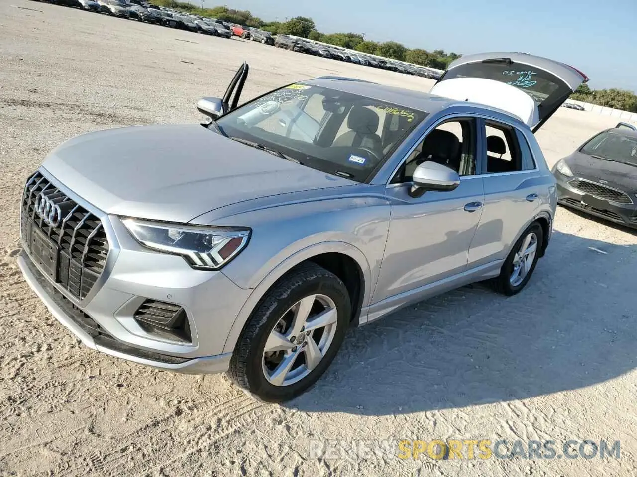 2 Фотография поврежденного автомобиля WA1BECF34K1085560 AUDI Q3 2019