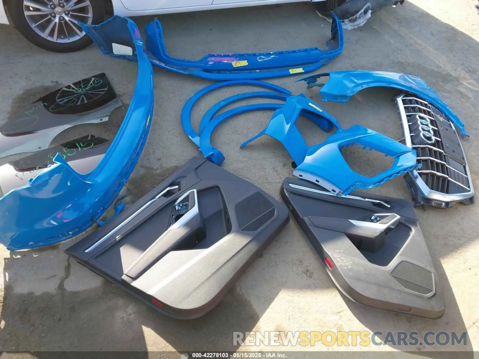 12 Photograph of a damaged car WA1DECF31K1082804 AUDI Q3 2019