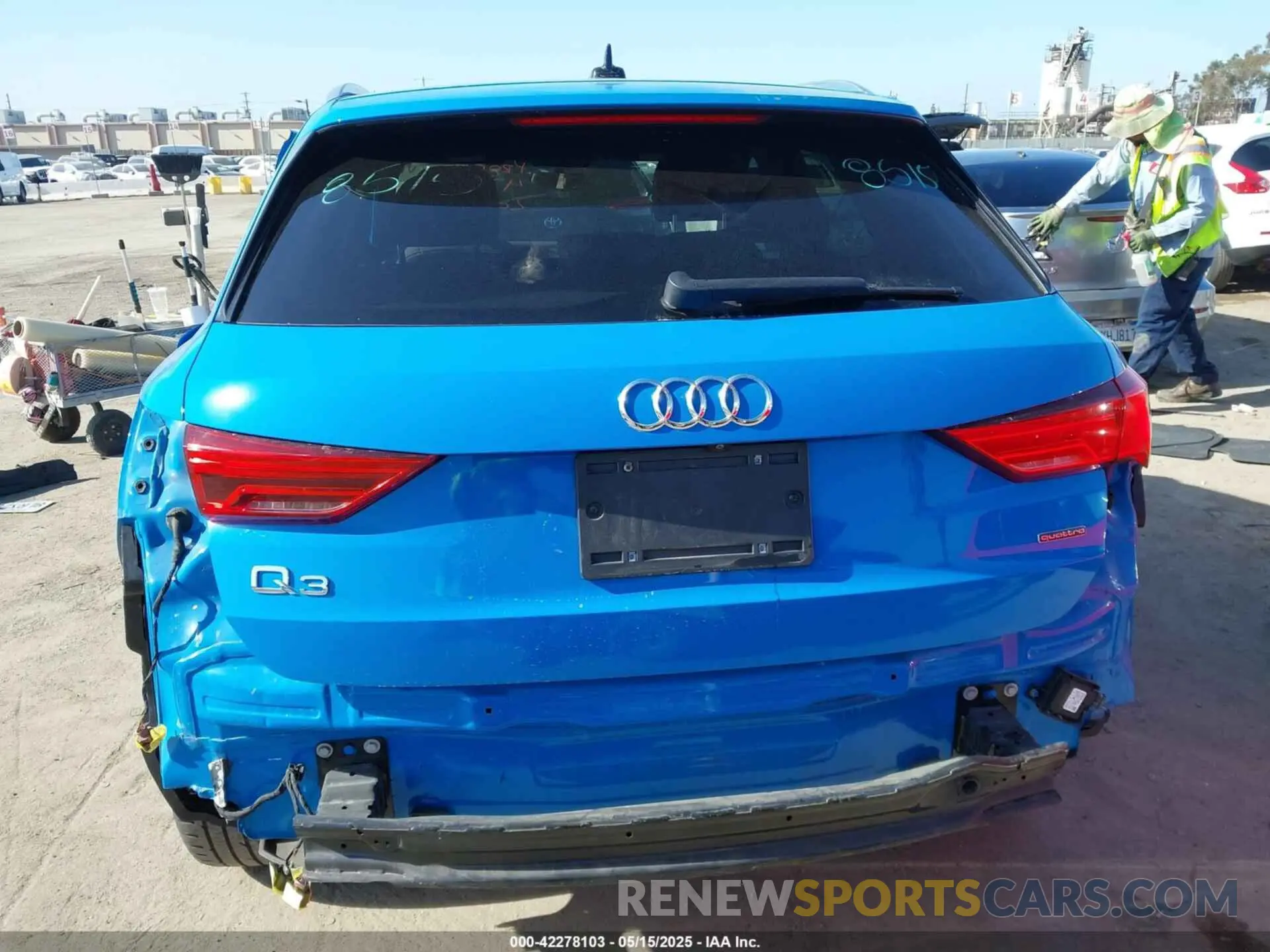 17 Photograph of a damaged car WA1DECF31K1082804 AUDI Q3 2019