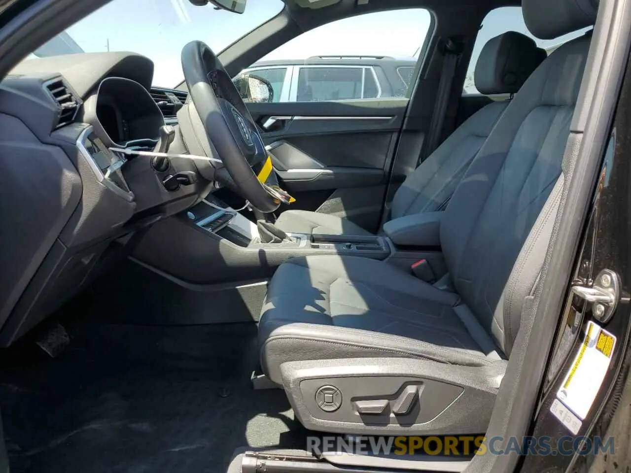 7 Фотография поврежденного автомобиля WA1DECF34K1082280 AUDI Q3 2019